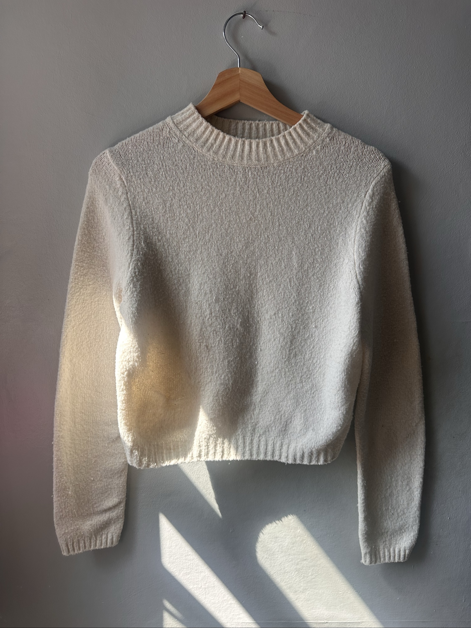 Stradivarius Women's Cream Wool Blend Cropped Sweater Small
