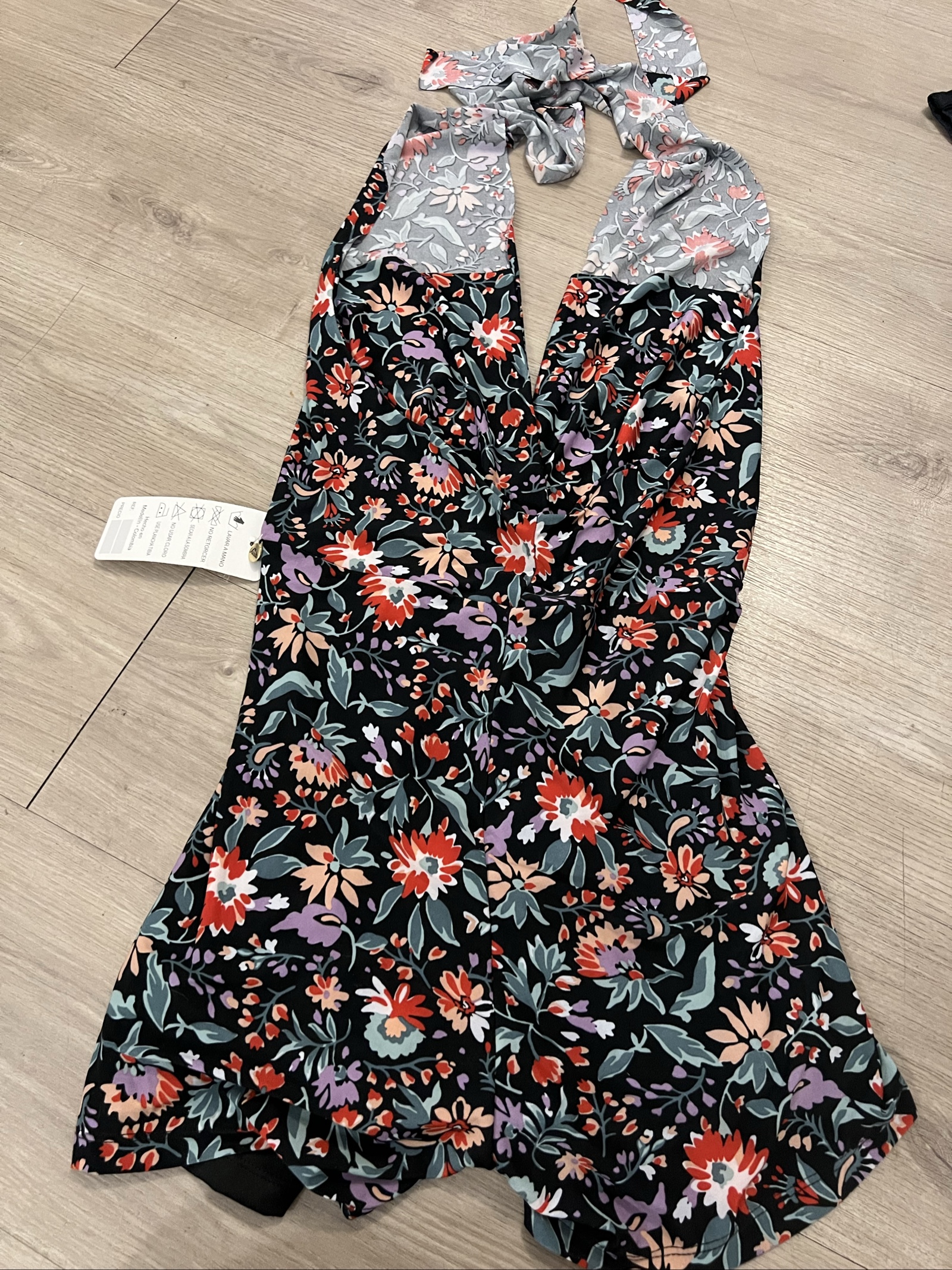 NWT Valia Women's Black Floral V-Neck Romper Medium image 2
