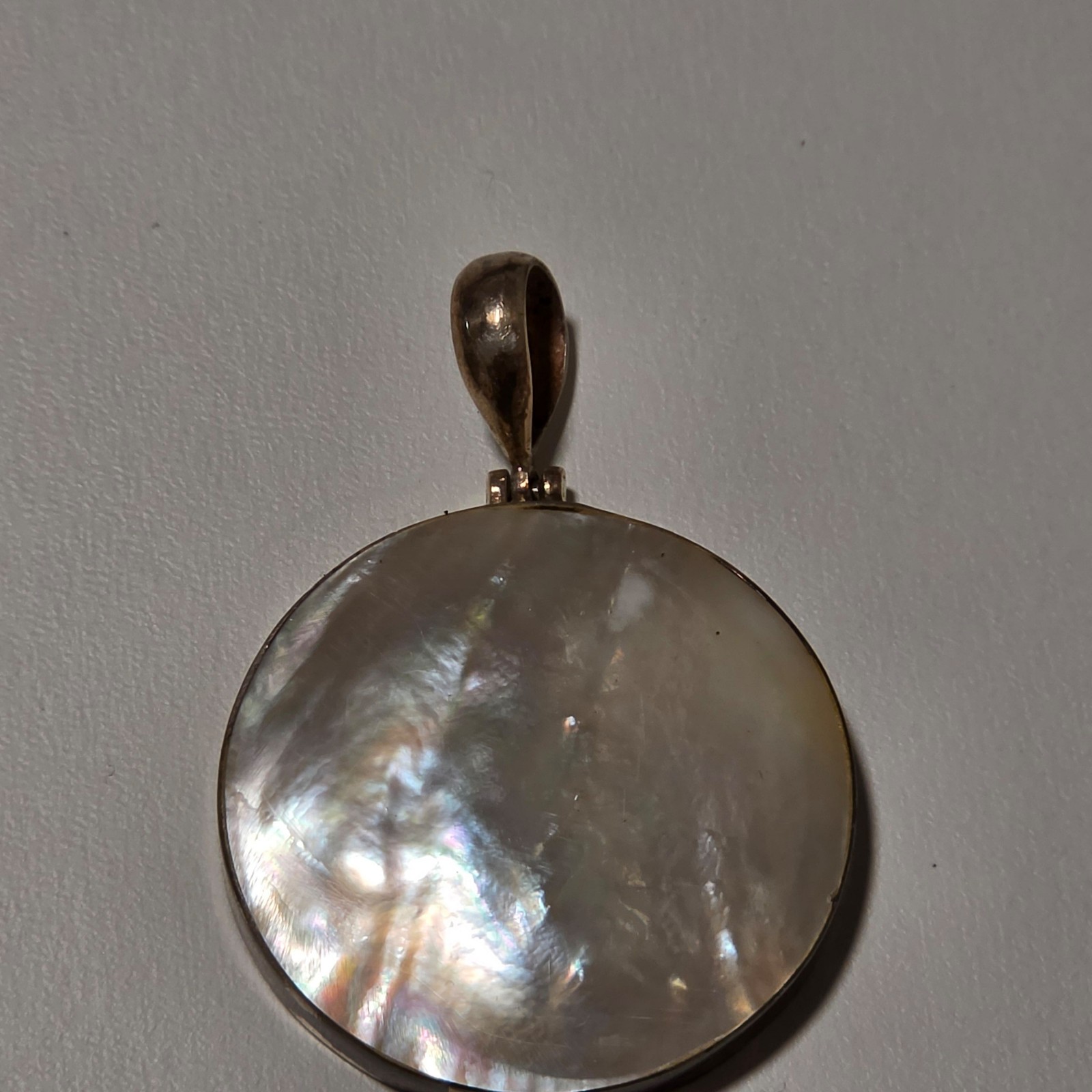 925 Sterling Silver & Mother-of-Pearl Round Pendant.b5