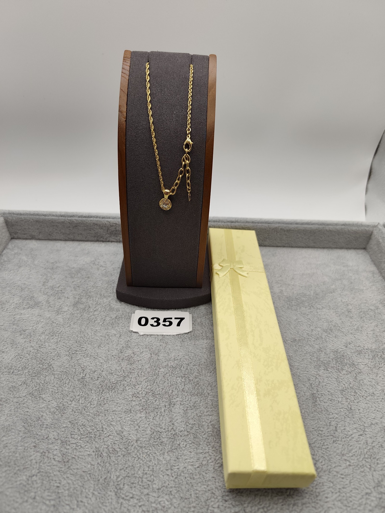 Nina Ricci Gold Tone Necklace Pendant 17 cm Length