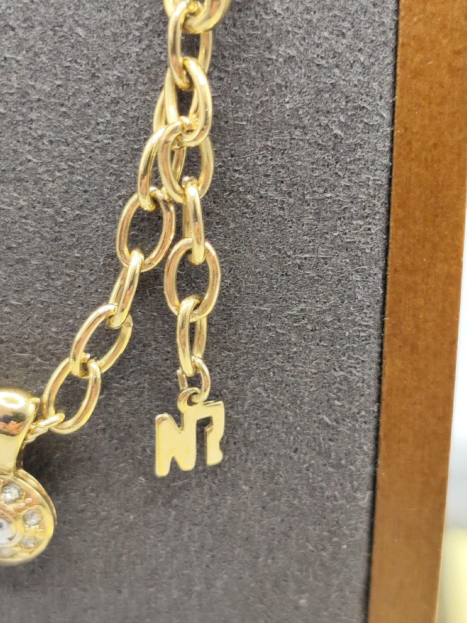 Nina Ricci Gold Tone Necklace Pendant 17 cm Length image 3