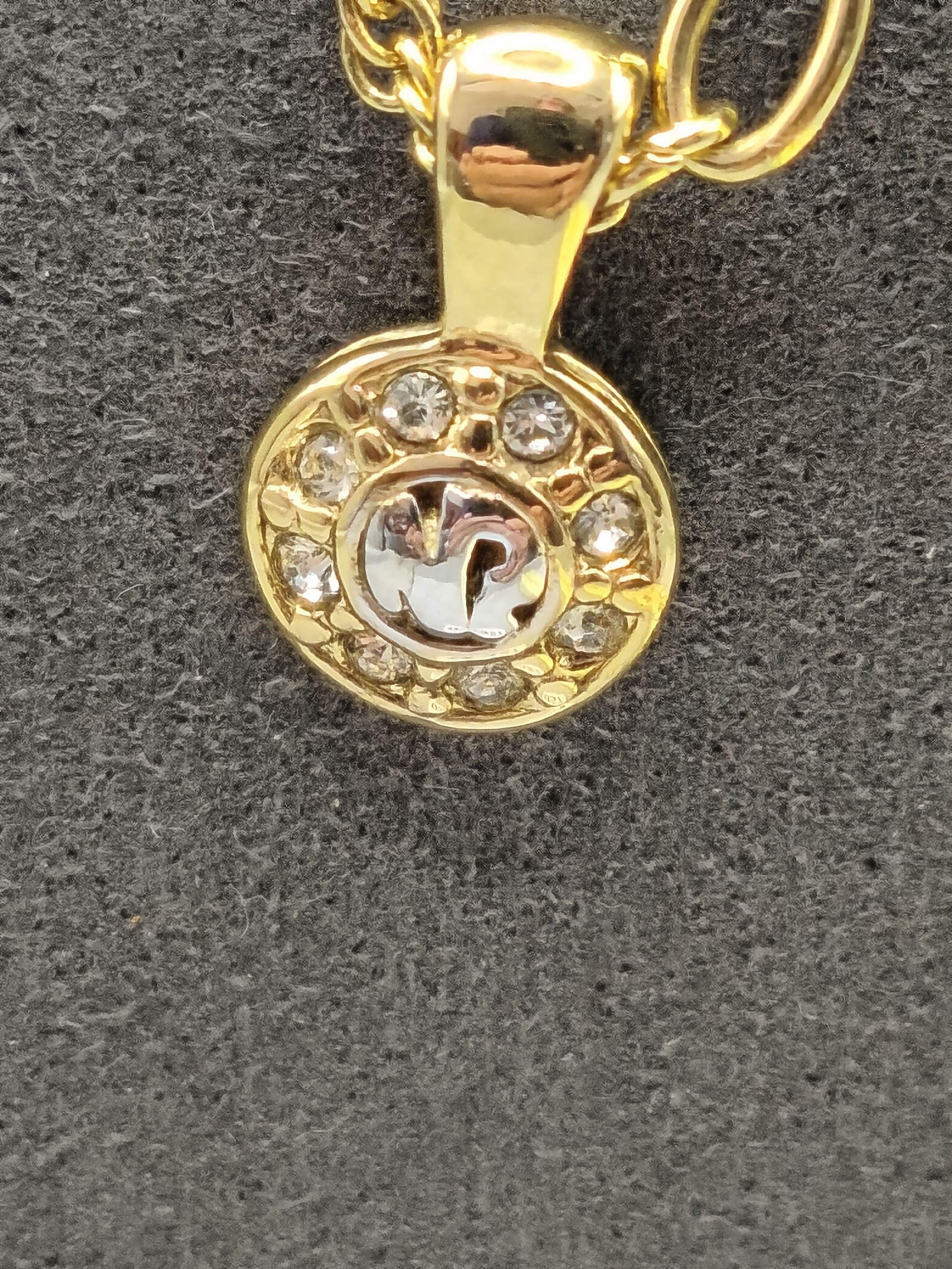 Nina Ricci Gold Tone Necklace Pendant 17 cm Length image 4