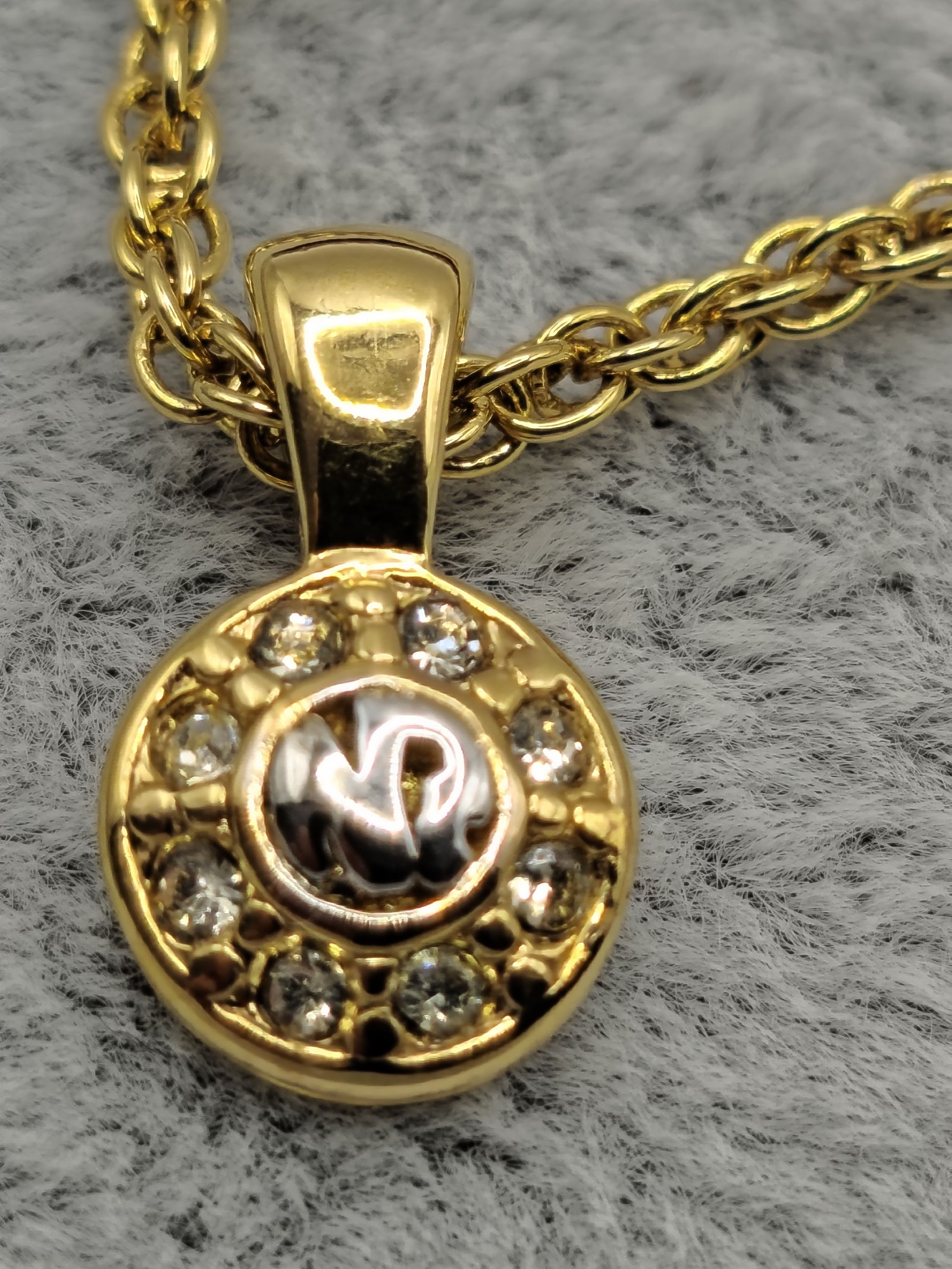 Nina Ricci Gold Tone Necklace Pendant 17 cm Length image 6