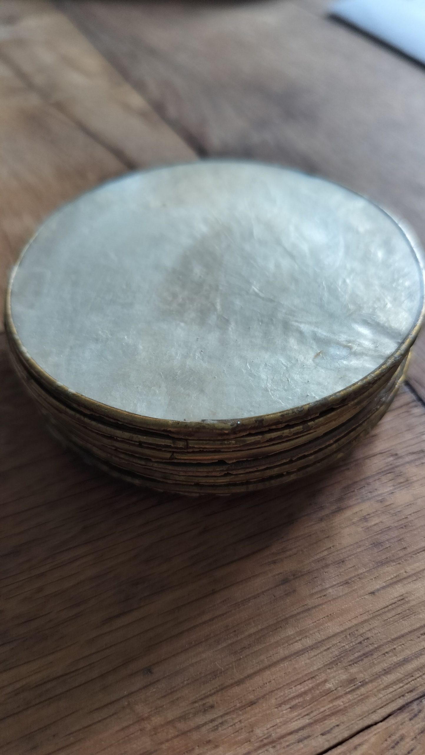Set if 7 pearlised Cork Back Coasters with Pearlised Top 9 cm