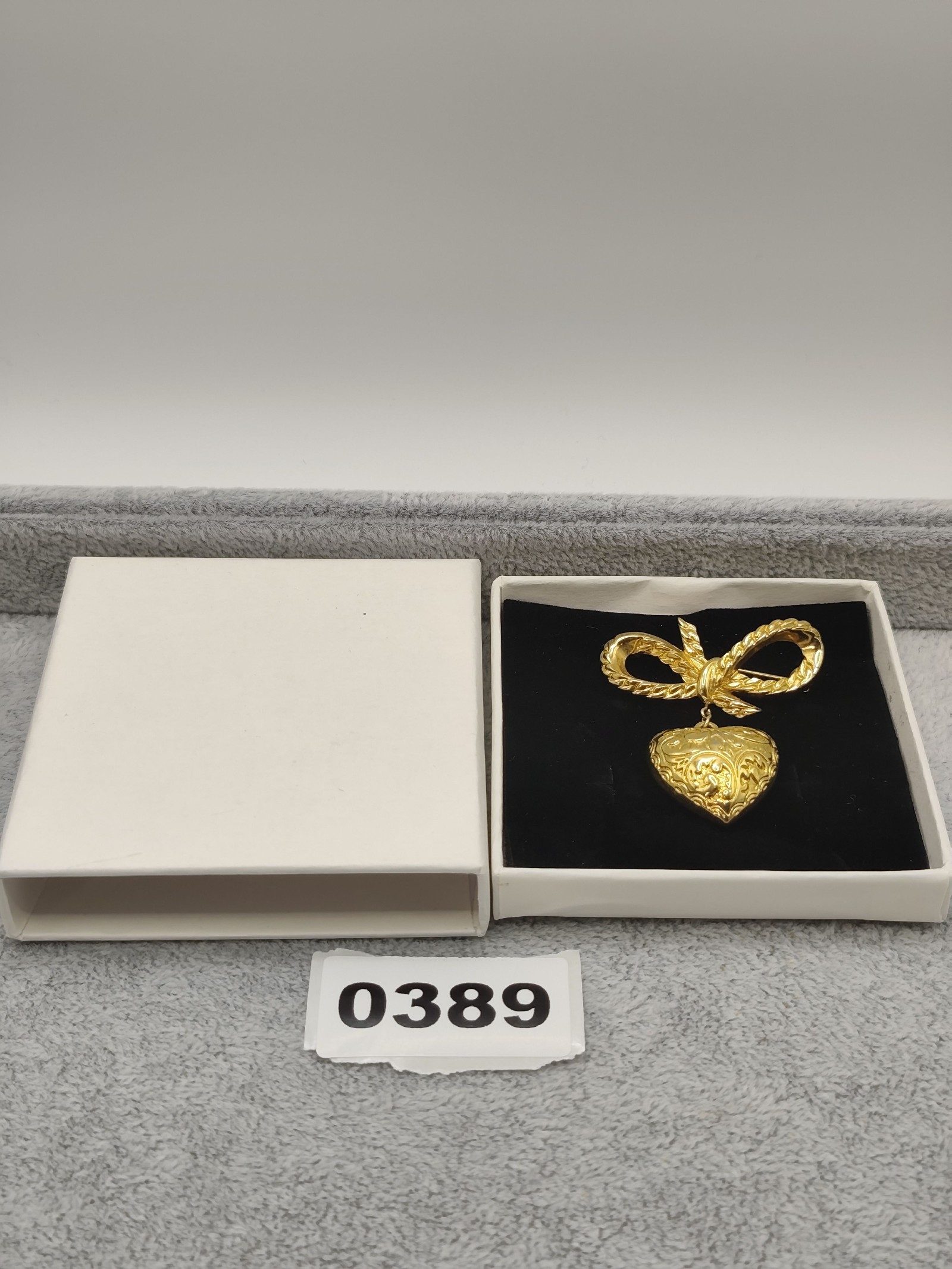 Nina Ricci Women Gold Tone Heart & Bow Brooch Pin Other