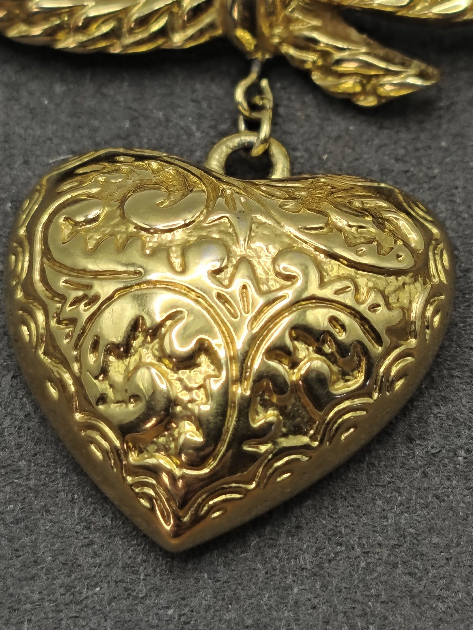 Nina Ricci Women Gold Tone Heart & Bow Brooch Pin Other image 7