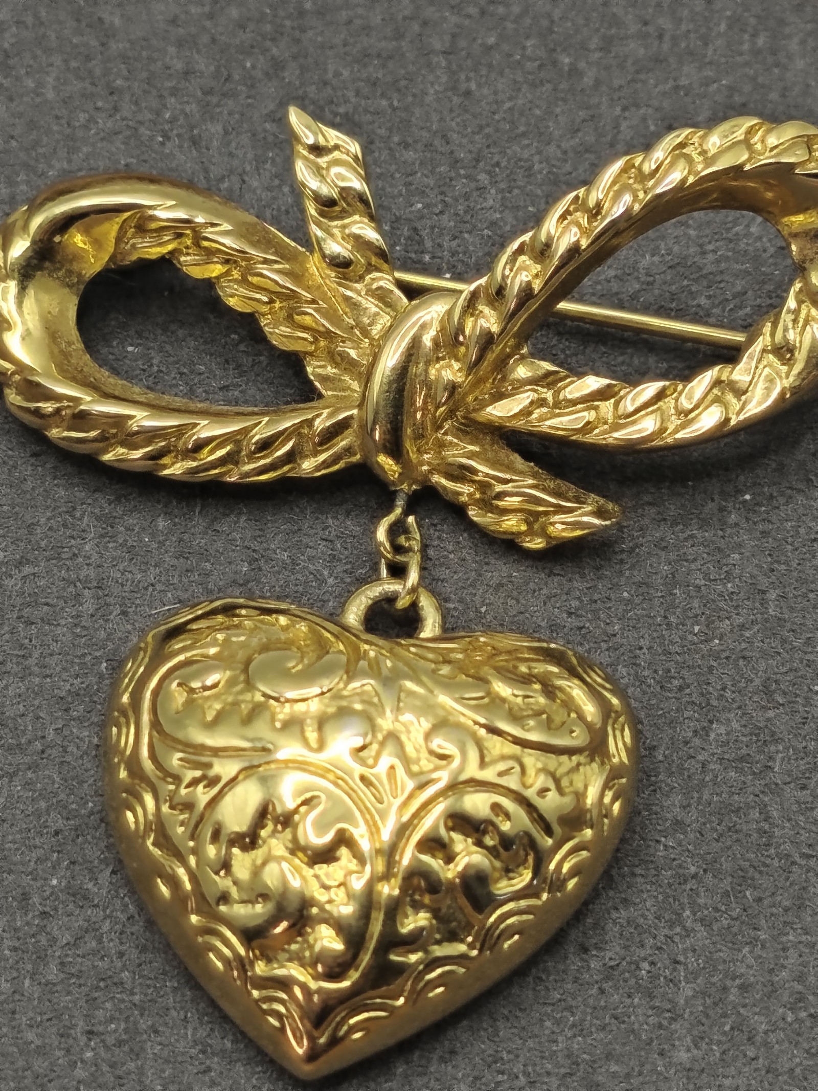 Nina Ricci Women Gold Tone Heart & Bow Brooch Pin Other image 9