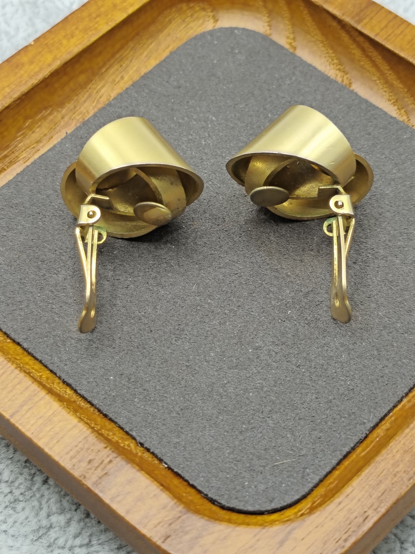 Rol Gold Tone Clip On Earrings Unisex Other image 3