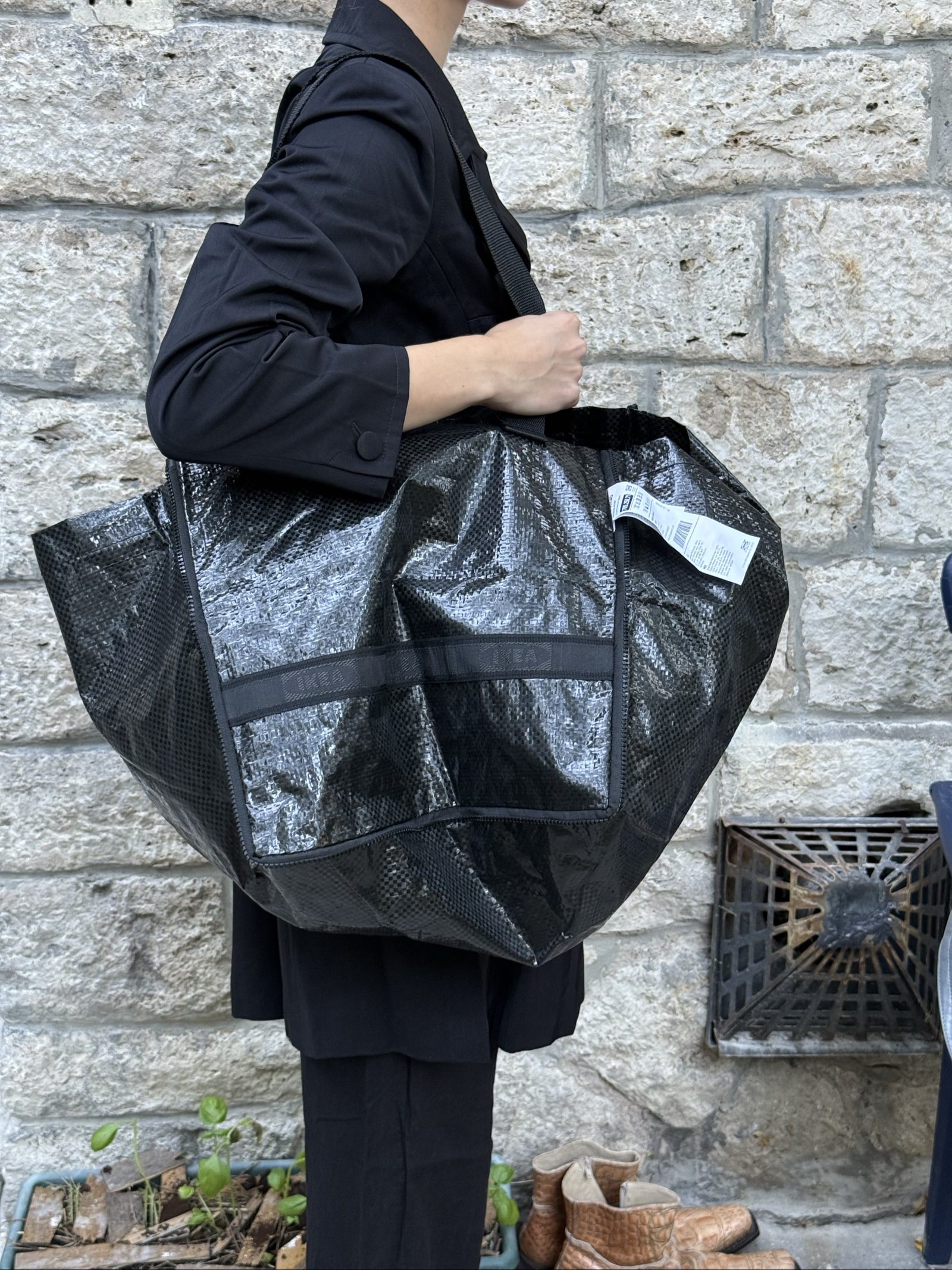 Black, zip-up IKEA x Swedish House Mafia OBEGRÄNSAD bag