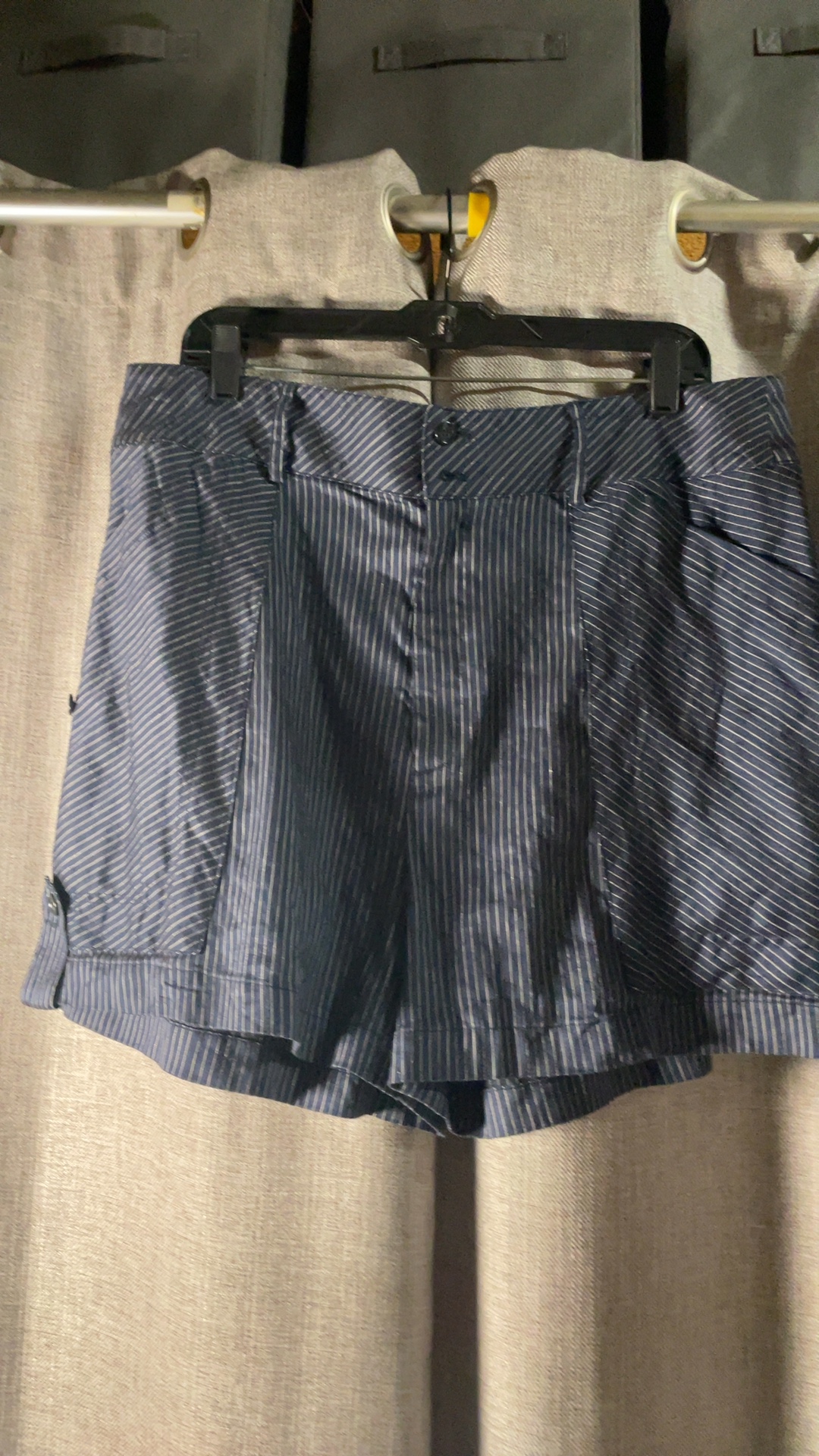 Snider Navy Pinstripe Shorts size 12