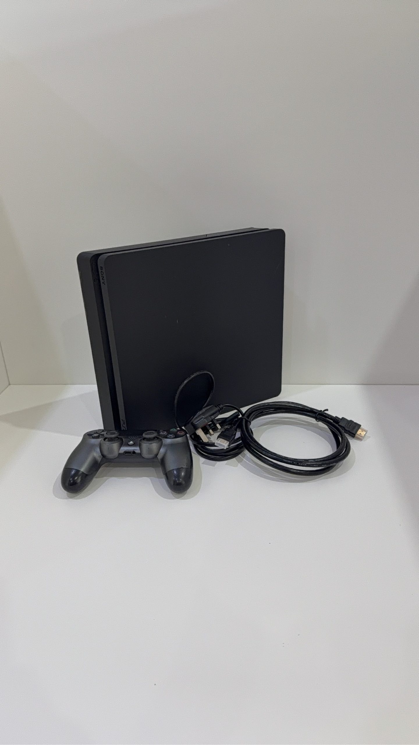Sony PlayStation 4 PS4 Slim 500GB Black Console + Controller Cables Tested