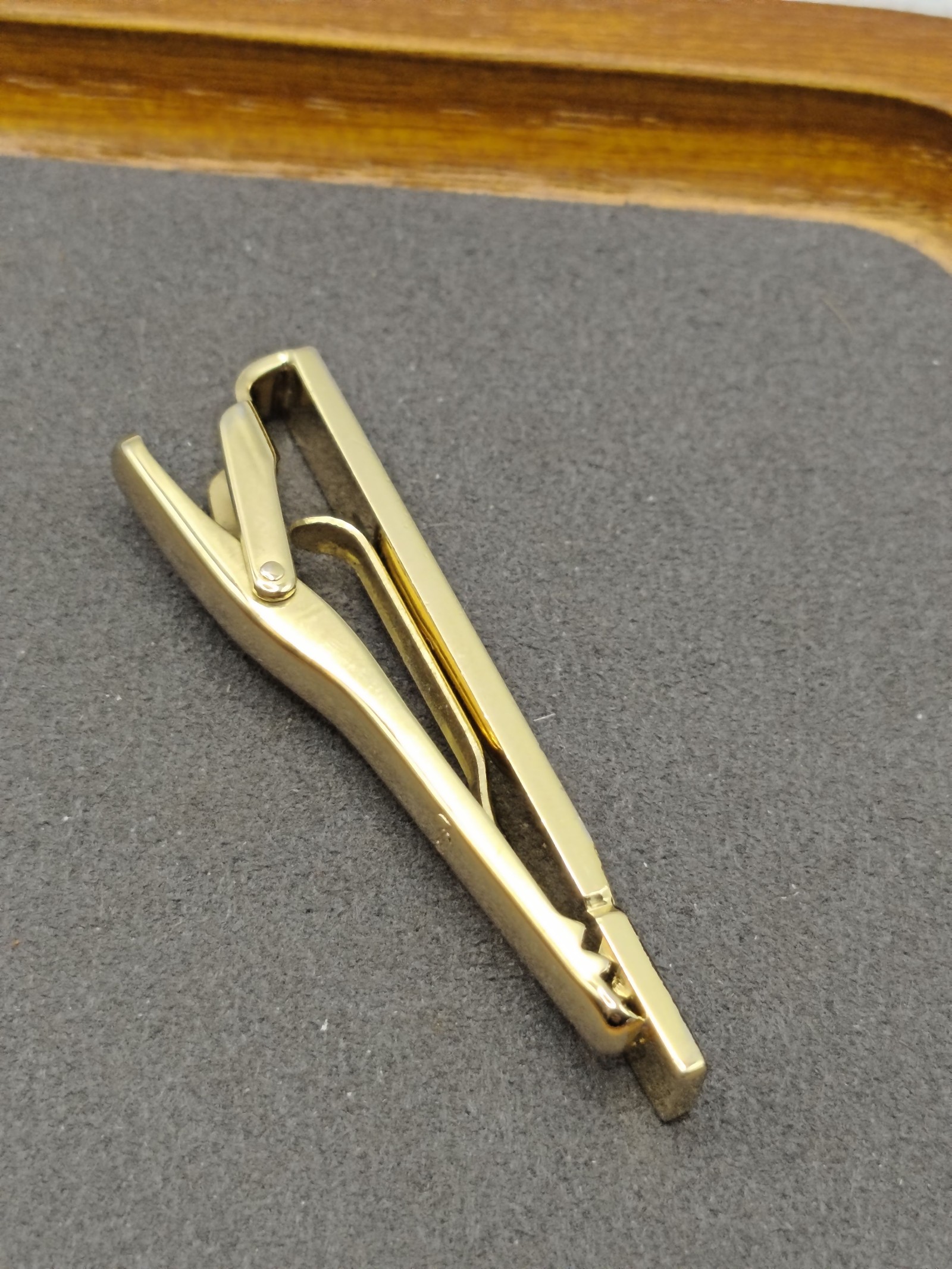 Yves Saint Laurent Gold-tone Tie Clip Men Other with Box image 8