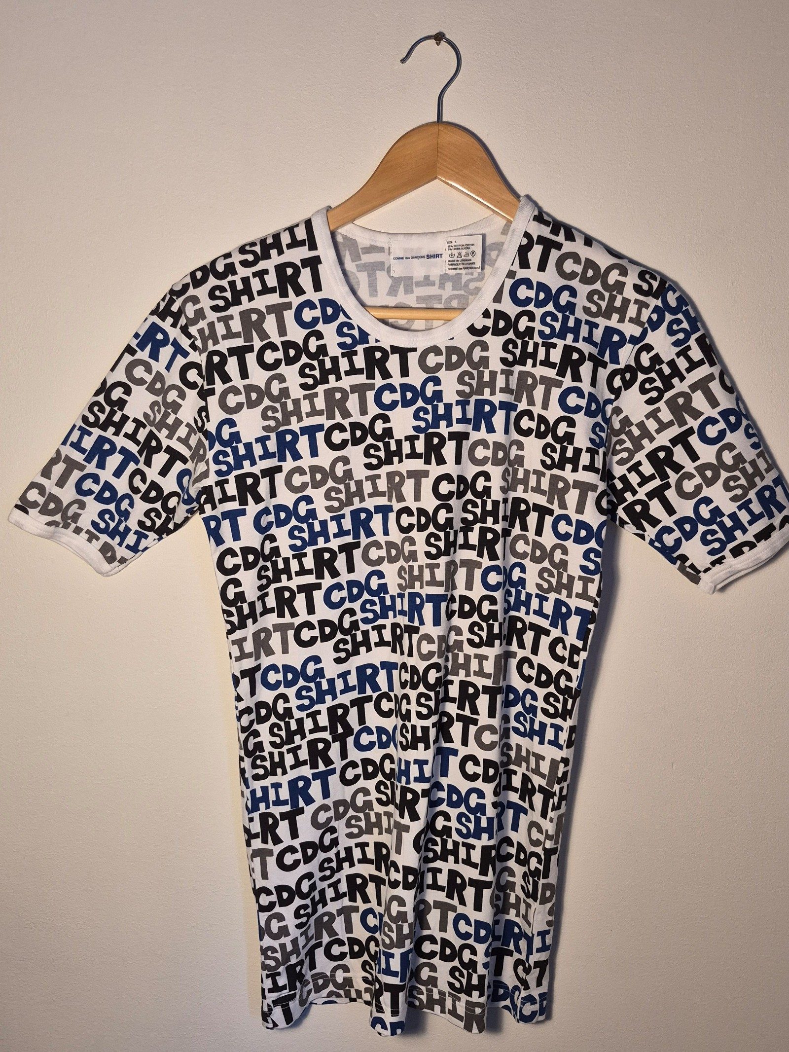Comme des Garçons White, Black & Blue Logo Print T-Shirt Small