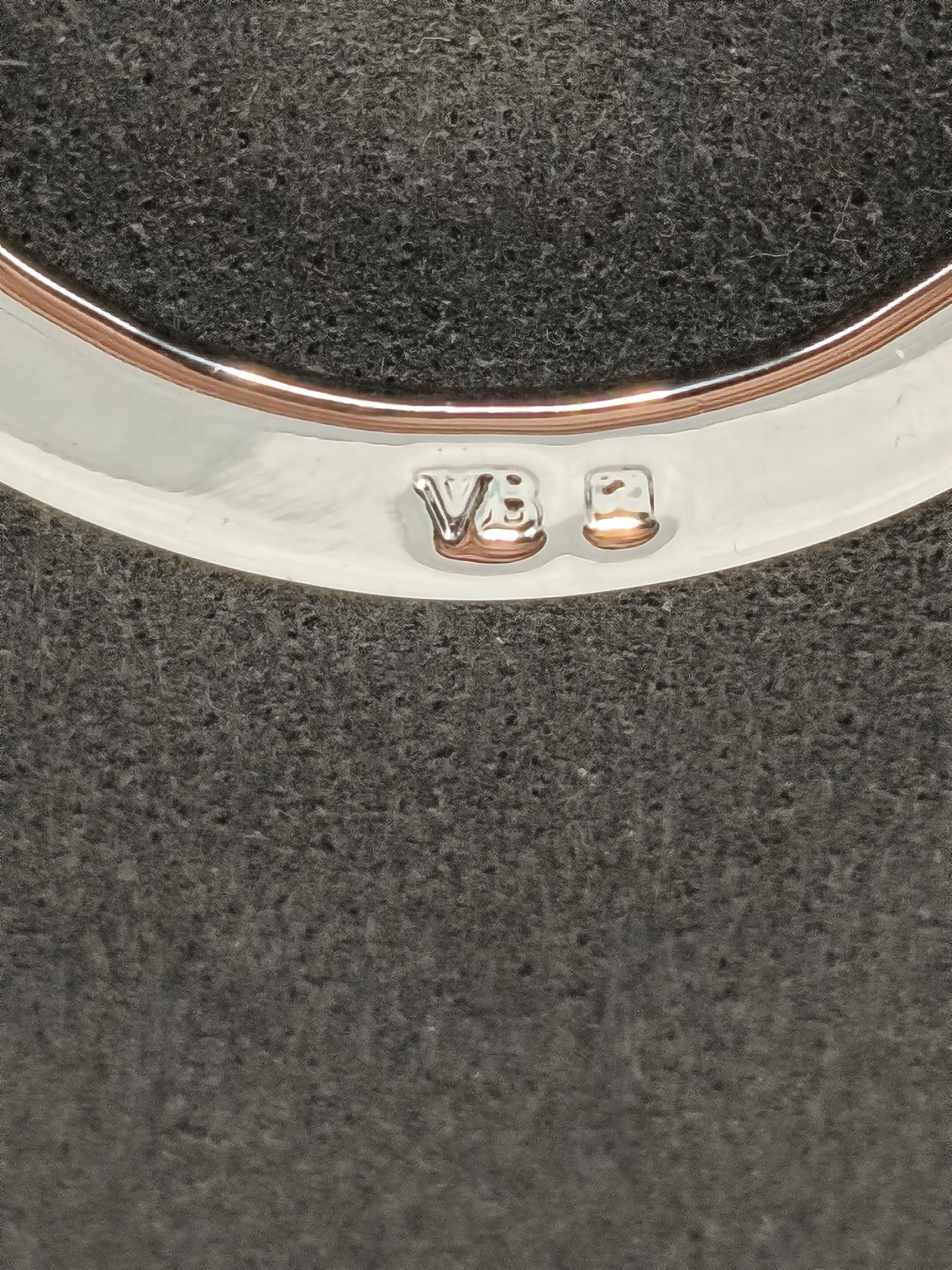 VB Silver Tone Interlocking Circle Pendant Necklace Other image 4