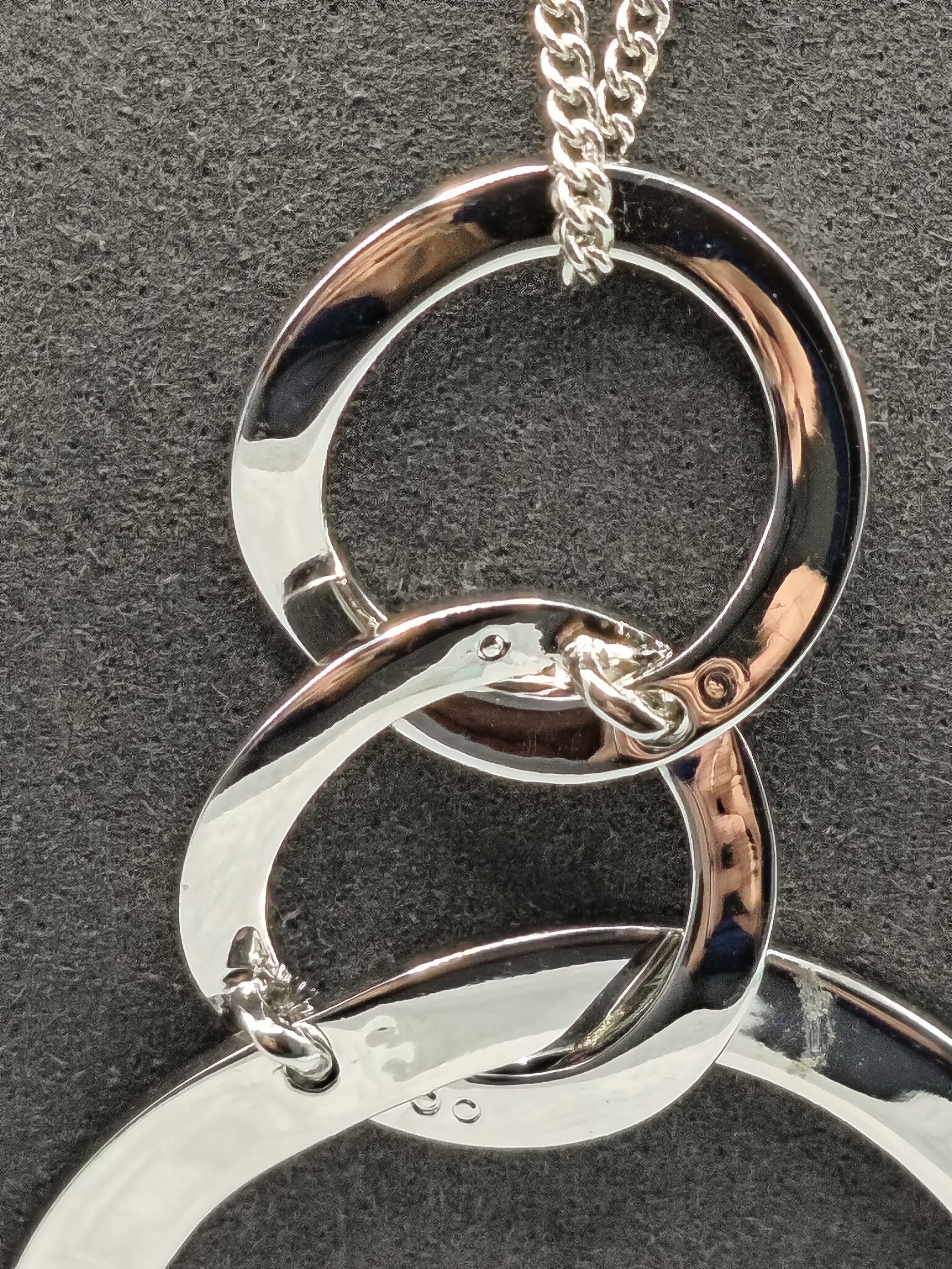 VB Silver Tone Interlocking Circle Pendant Necklace Other image 6