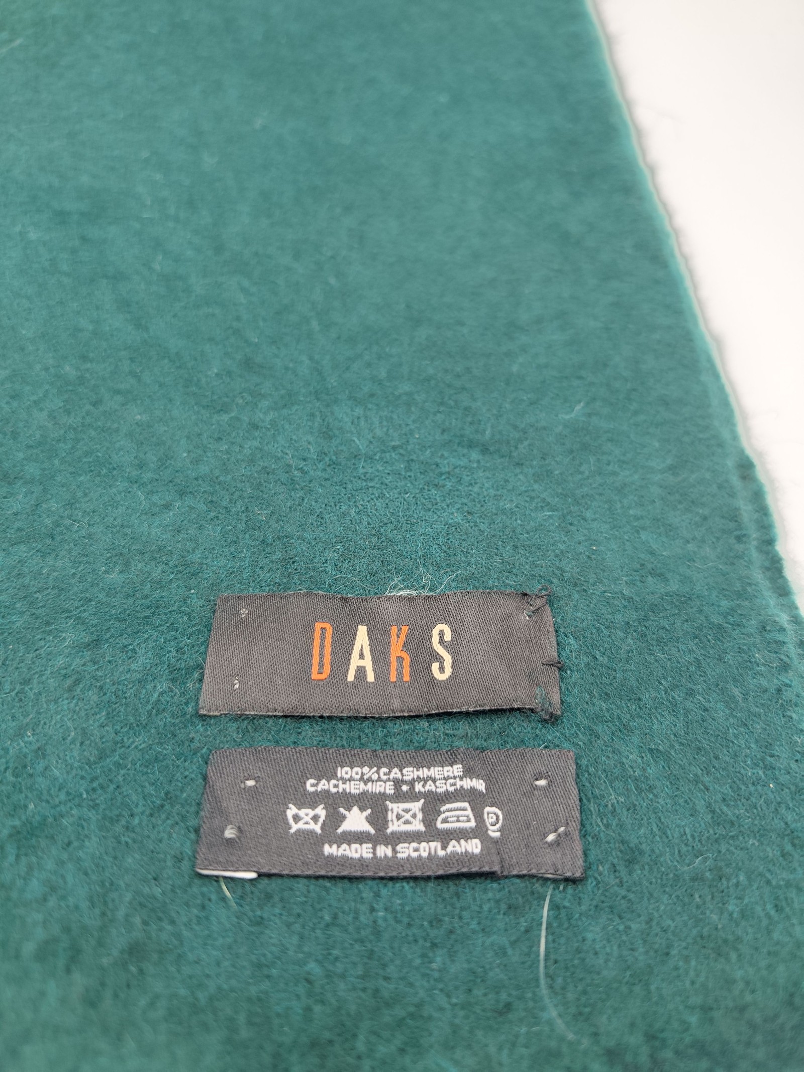 DAKS Dark Green 100% Cashmere Scarf Made in Scotland Unisex image 2