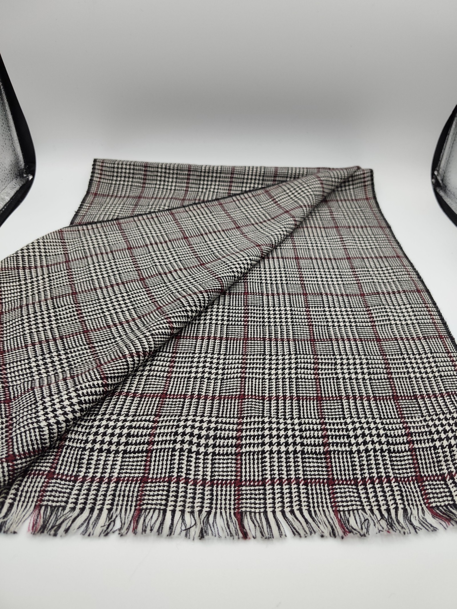 DAKS Black & White & Red Wool Checked Scarf Unisex image 3
