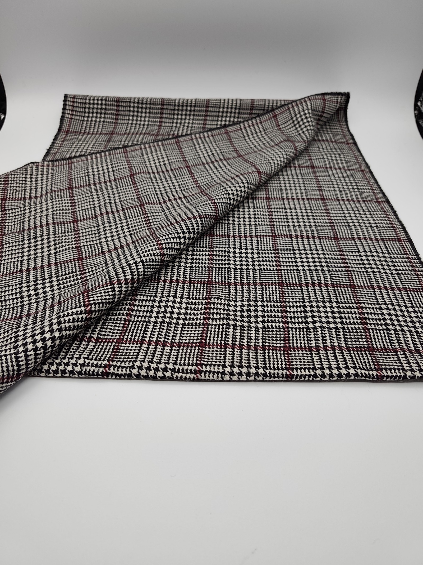 DAKS Black & White & Red Wool Checked Scarf Unisex image 4
