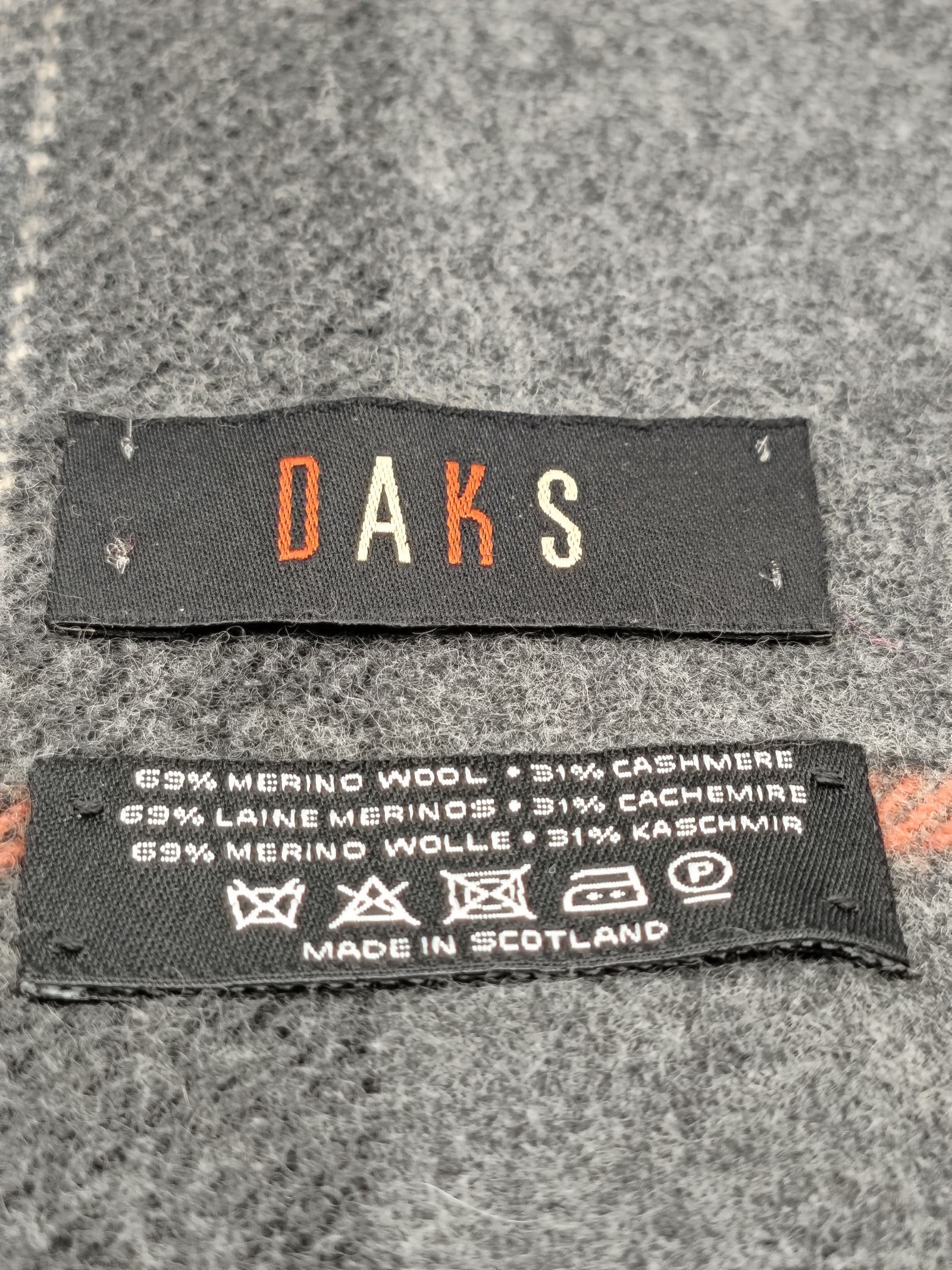 DAKS Grey & Black Check Merino Wool & Cashmere Unisex Scarf Other image 2