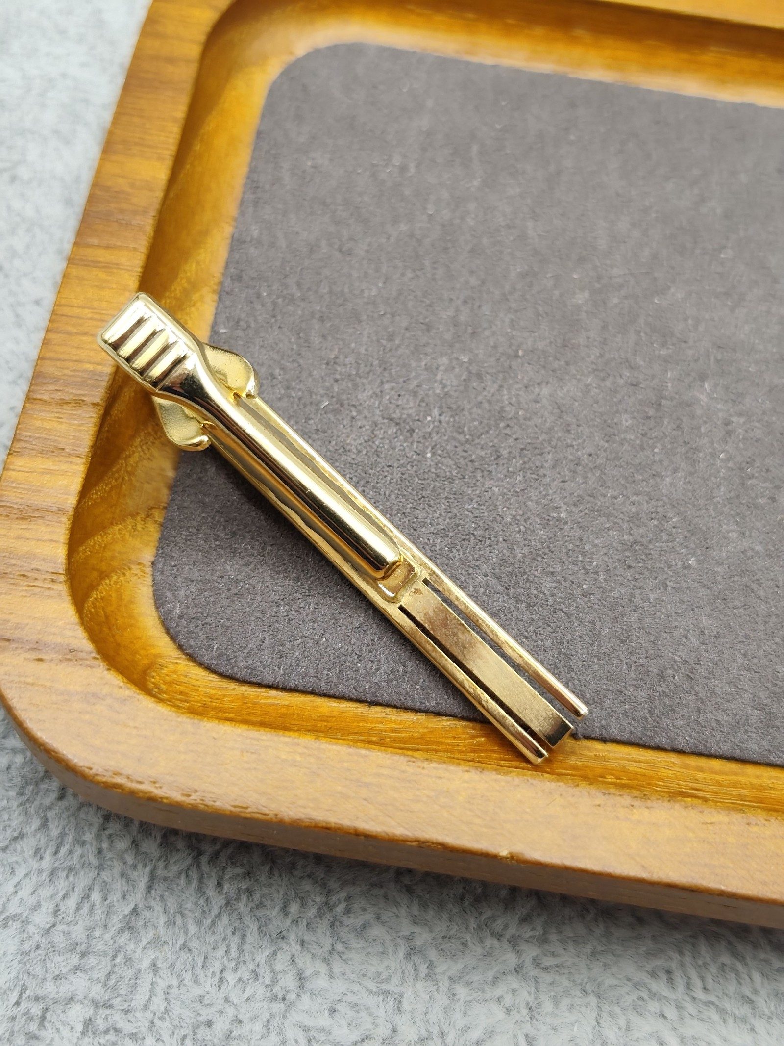 Givenchy Gold Tone Men's Tie Clip with Box Other image 8