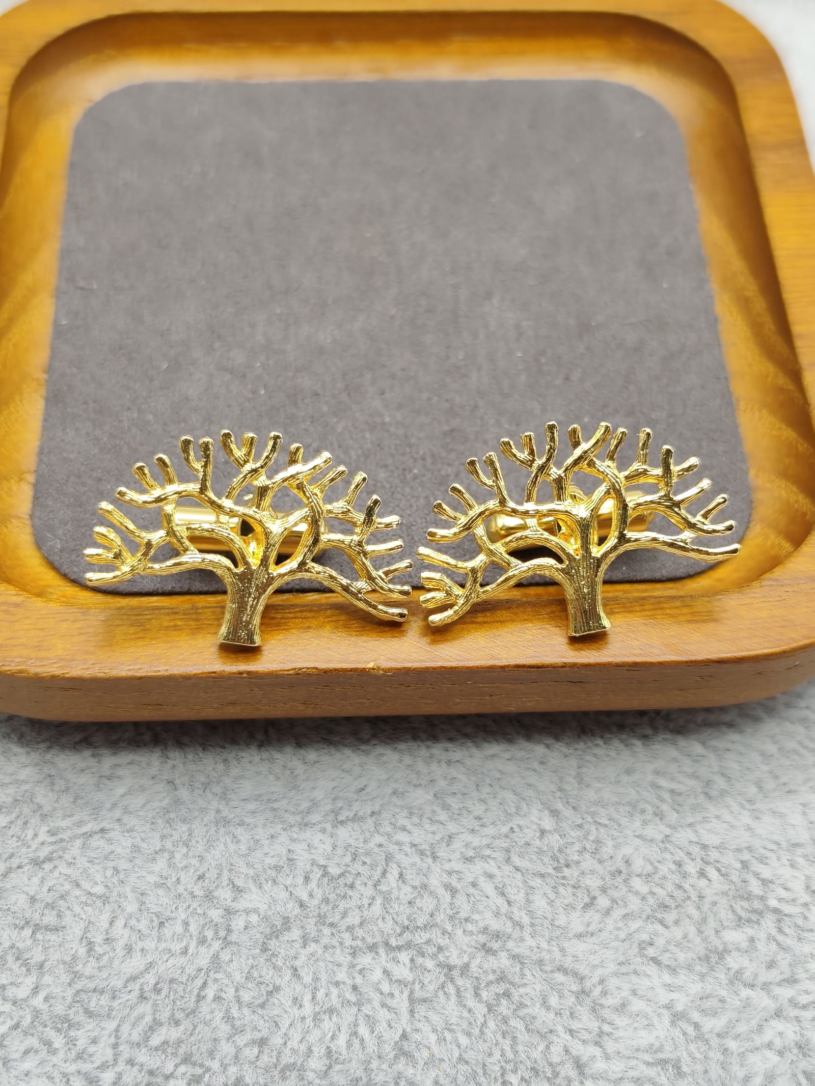 Gold Tone Tree of Life Men’s Cufflinks & Tie Pin Set image 3