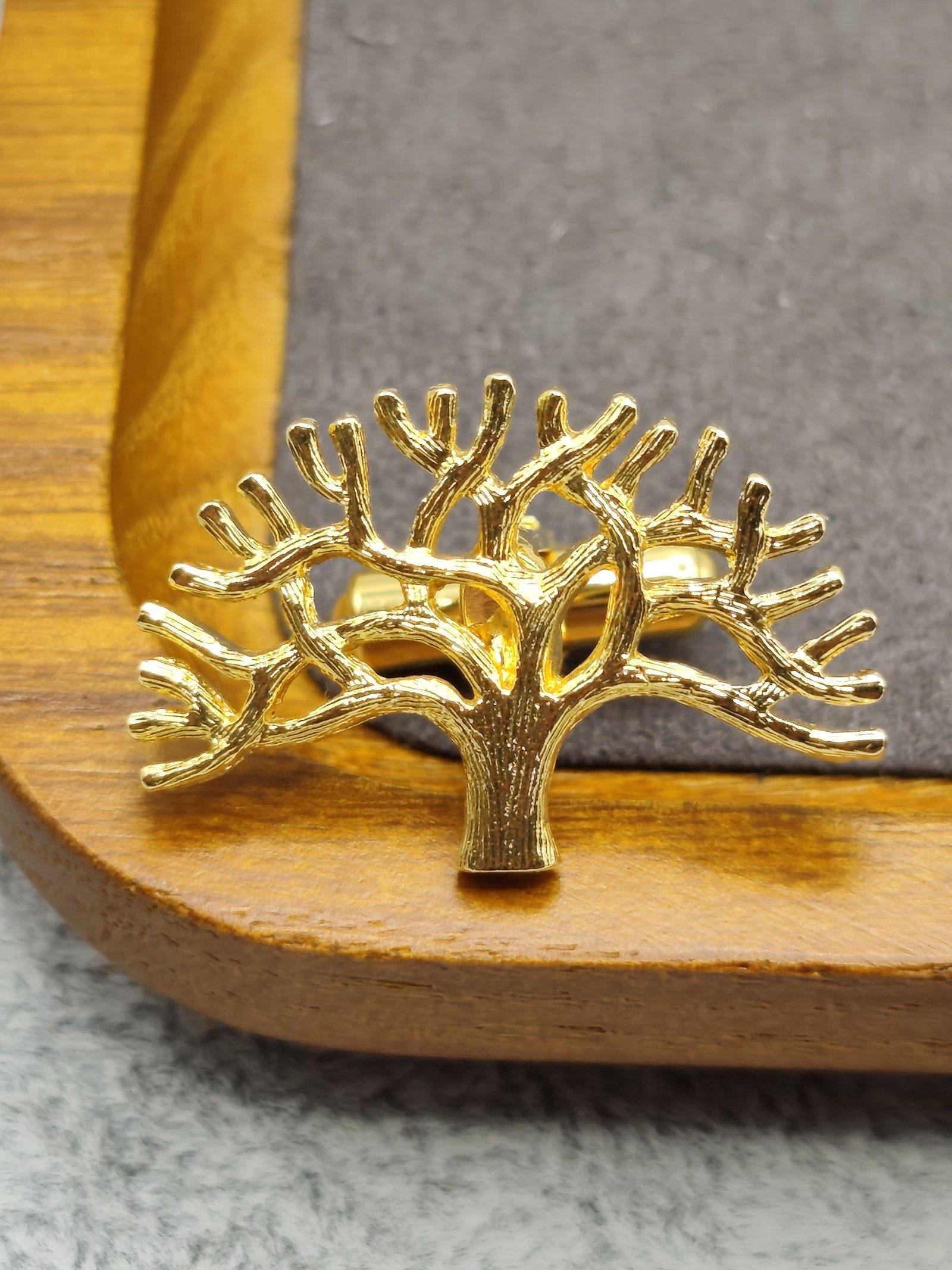 Gold Tone Tree of Life Men’s Cufflinks & Tie Pin Set image 4