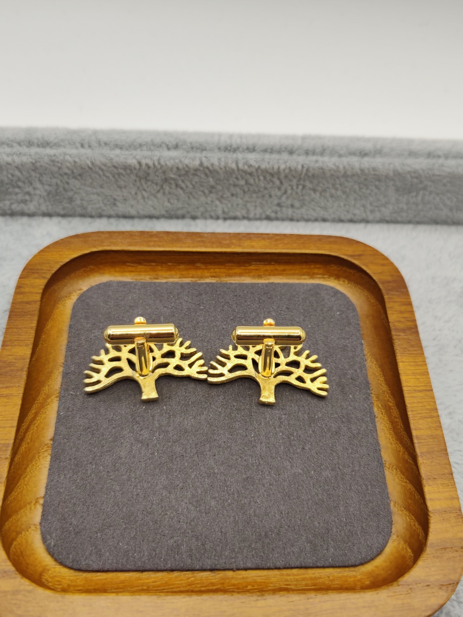 Gold Tone Tree of Life Men’s Cufflinks & Tie Pin Set image 5