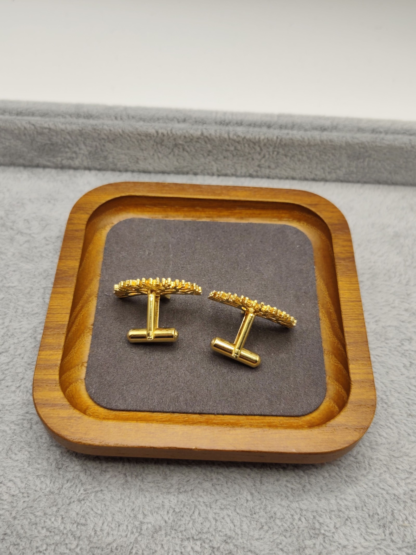 Gold Tone Tree of Life Men’s Cufflinks & Tie Pin Set image 6