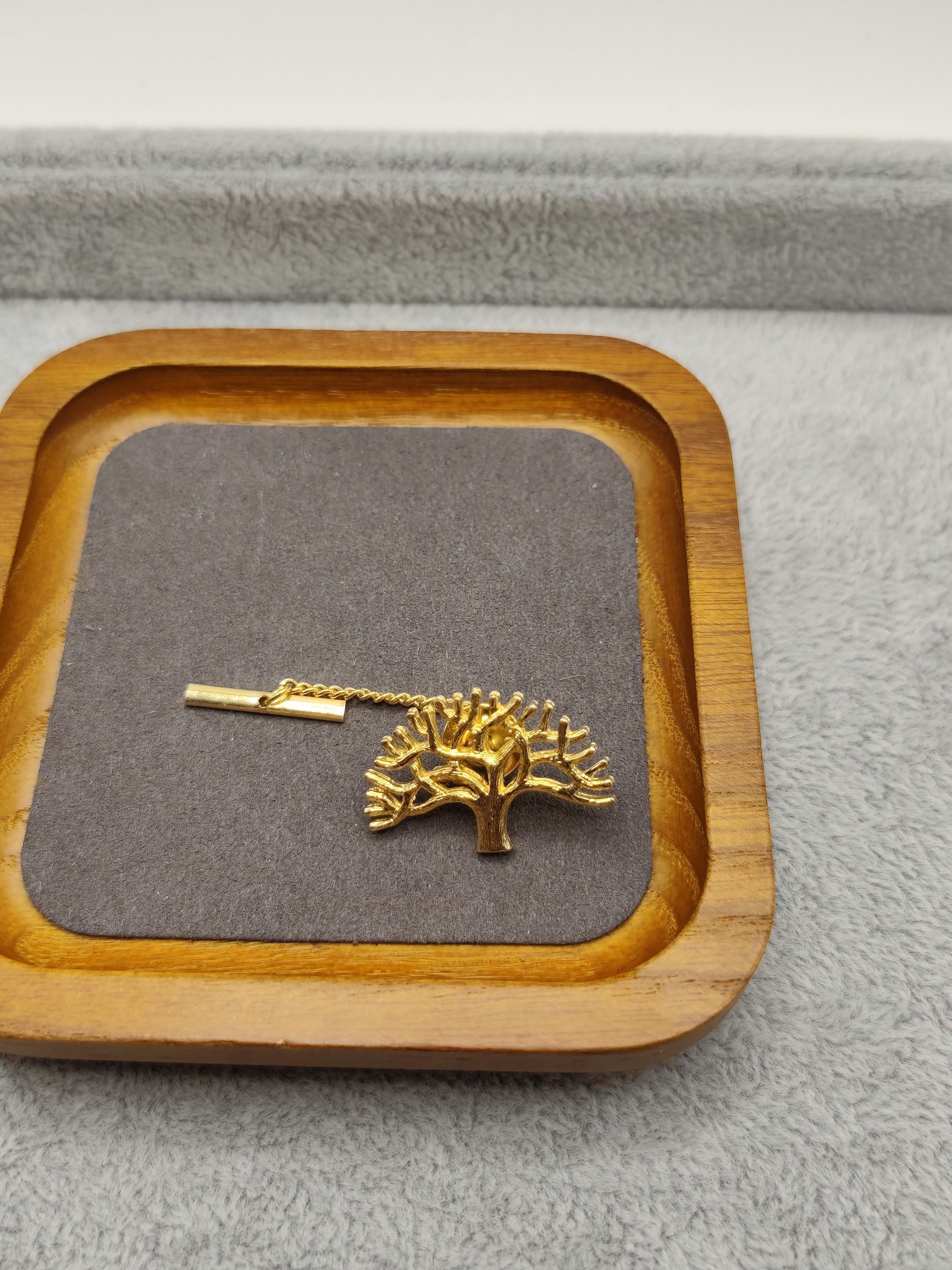 Gold Tone Tree of Life Men’s Cufflinks & Tie Pin Set image 7