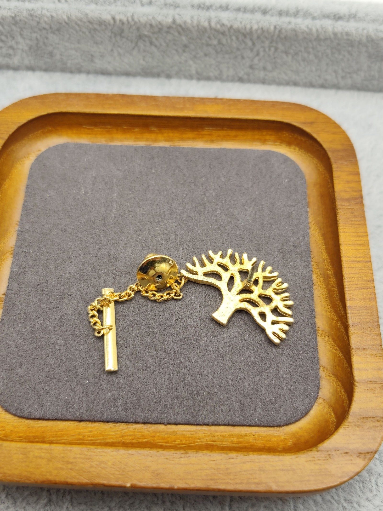 Gold Tone Tree of Life Men’s Cufflinks & Tie Pin Set image 9