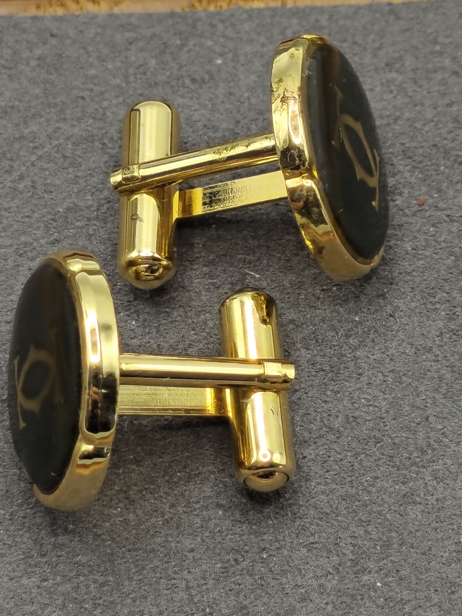 Cartier Gold & Black Les Must de Cartier Men’s Cufflinks & Stud Set image 8