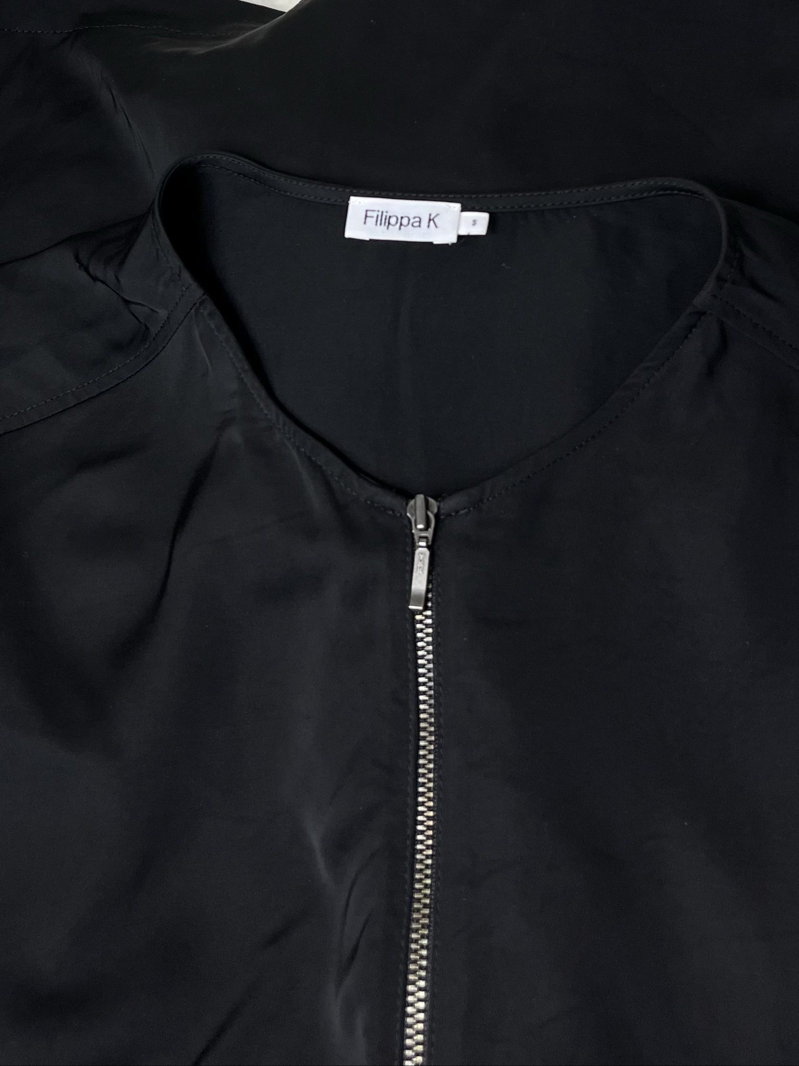 Filippa K boxy Top zip zipper loose fit relaxed Satin crewneck minimalist image 7