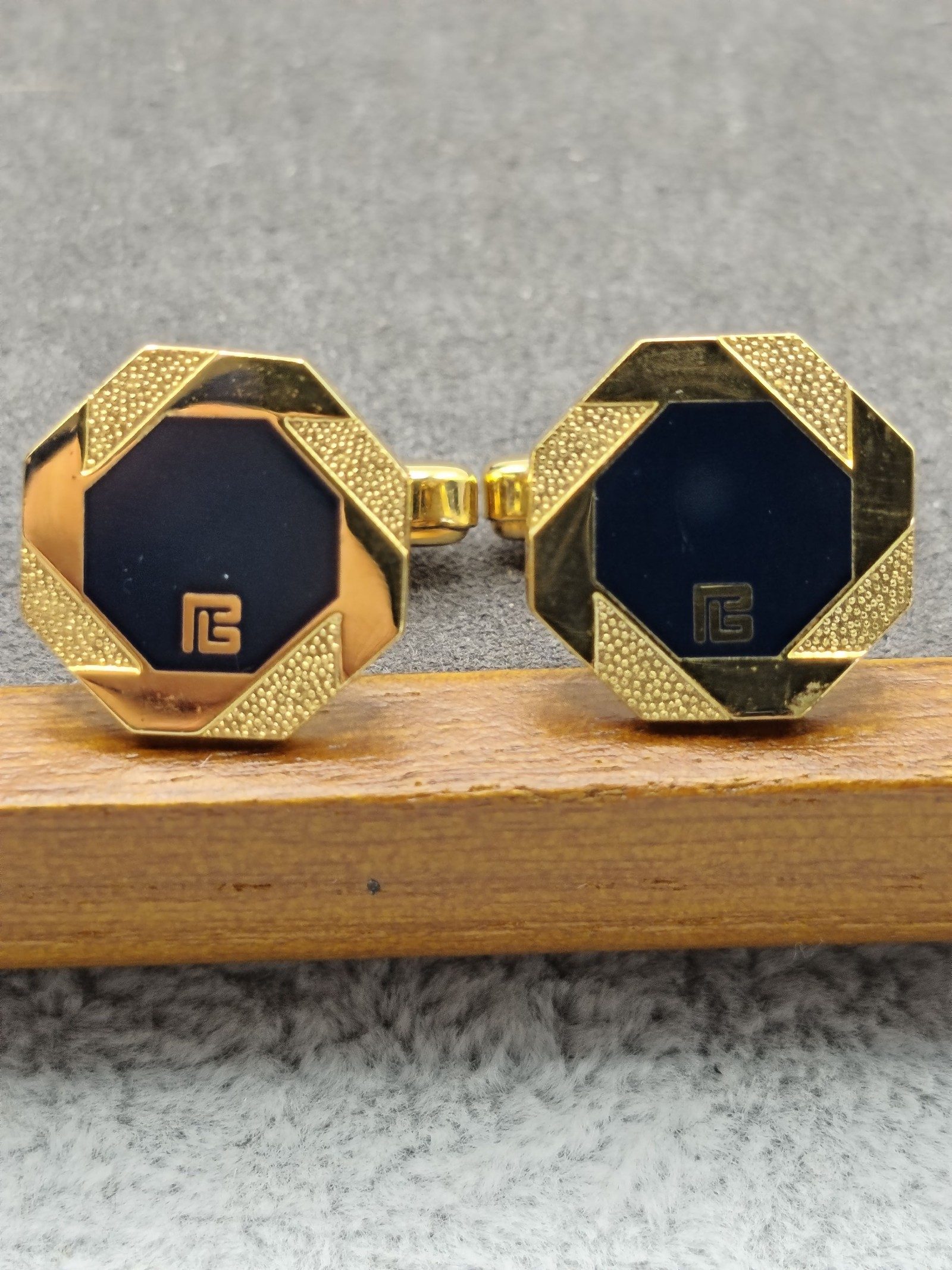 Pierre Balmain Men's Gold & Navy Cufflinks & Shirt Stud Set image 4