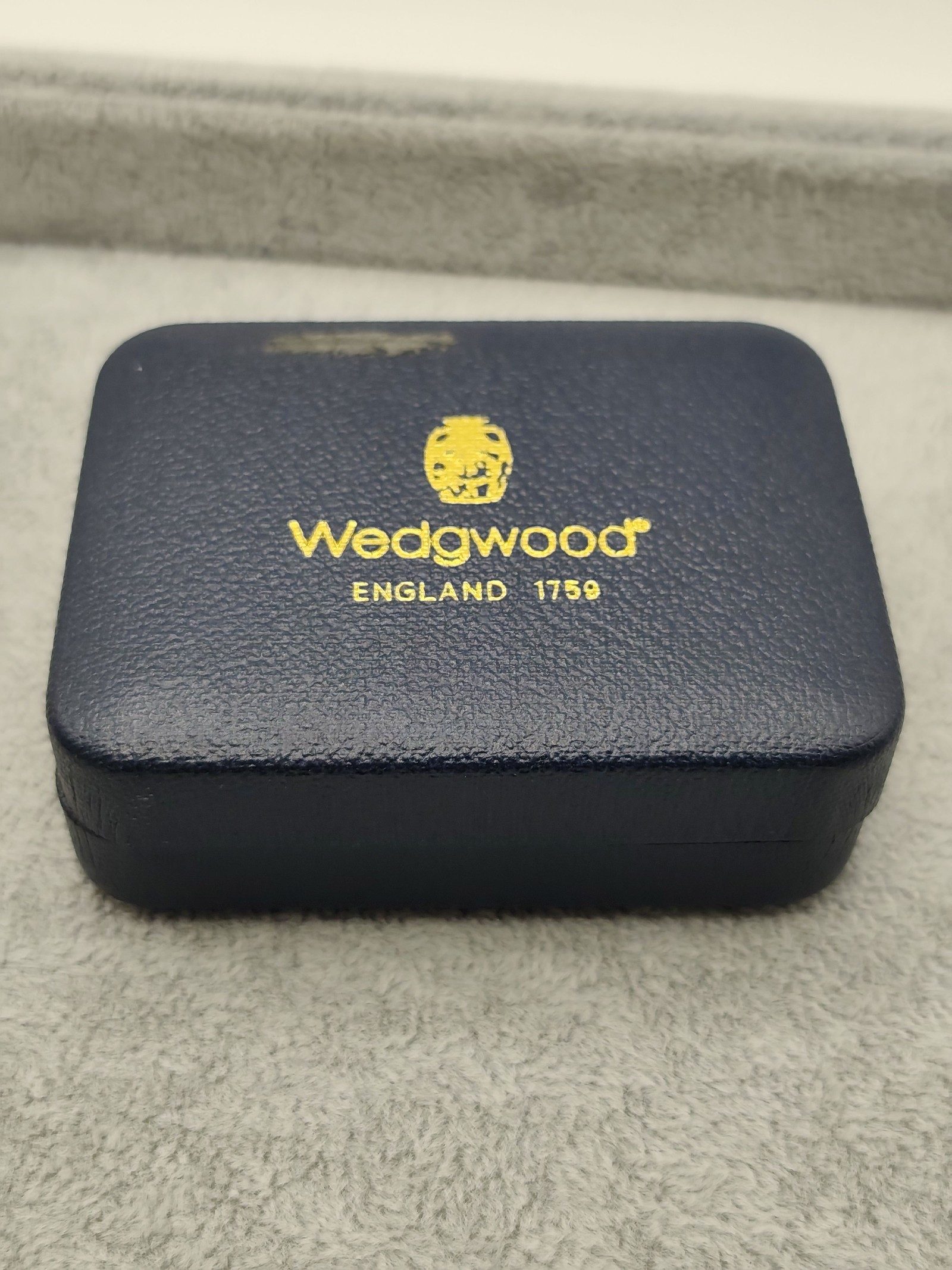 Wedgwood Men's Blue & White Anchor Cufflinks & Tie Clip Set image 3