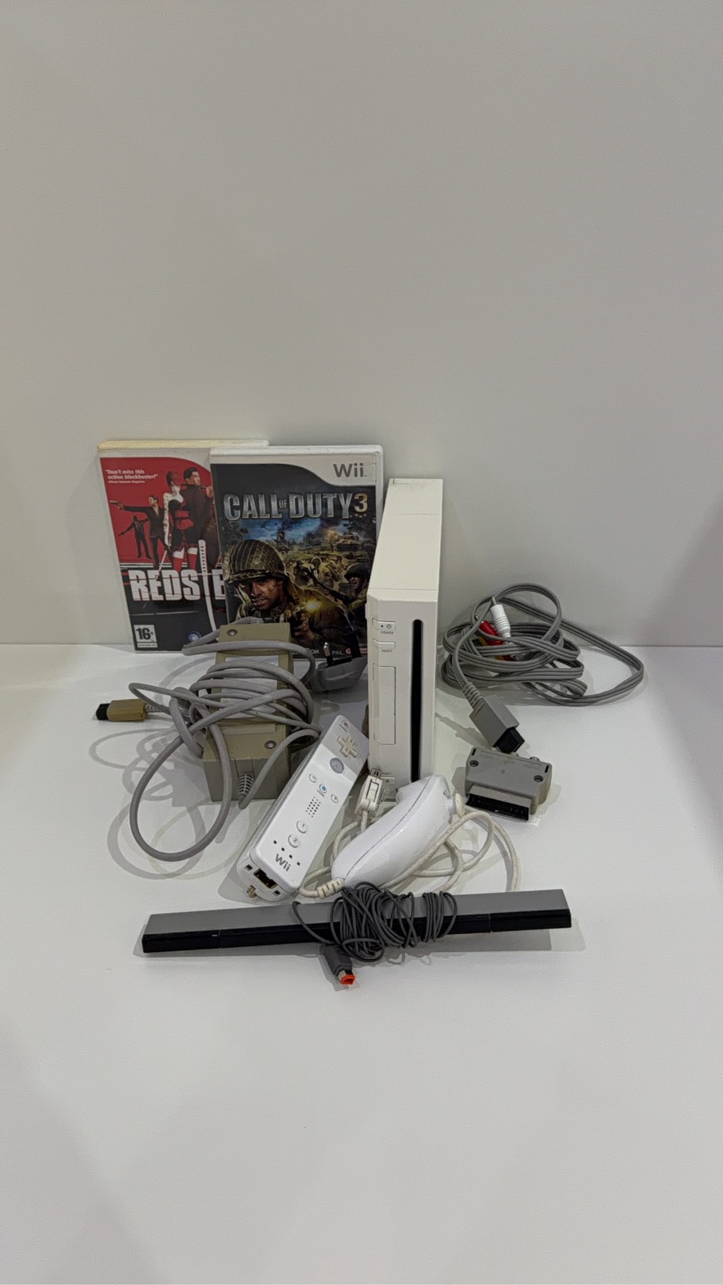 Nintendo Wii Console White + Remote Nunchuk COD 3 Red Steel Cables Tested