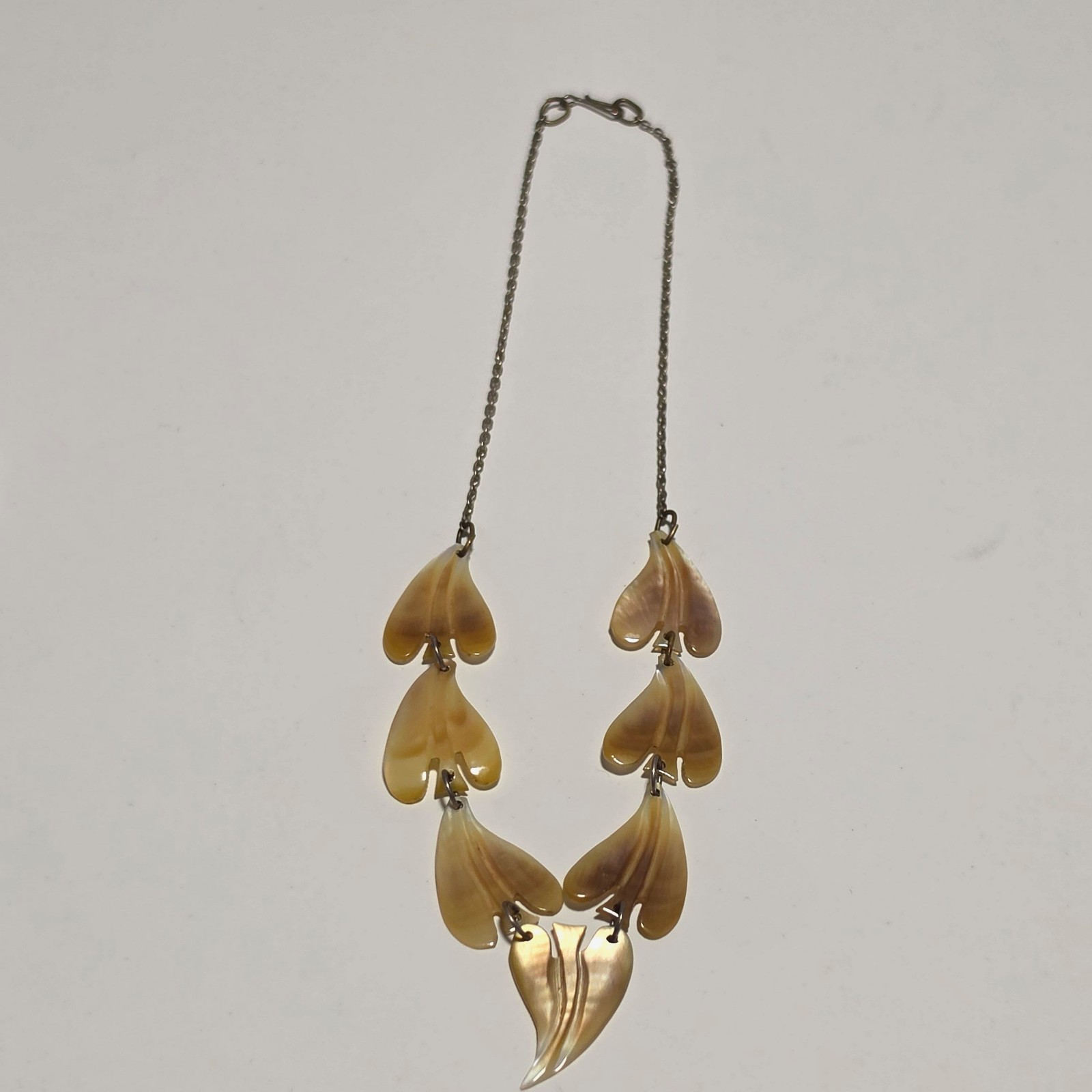 Vintage Brown & Beige Shell Leaf Pendant Necklace.b5 image 2