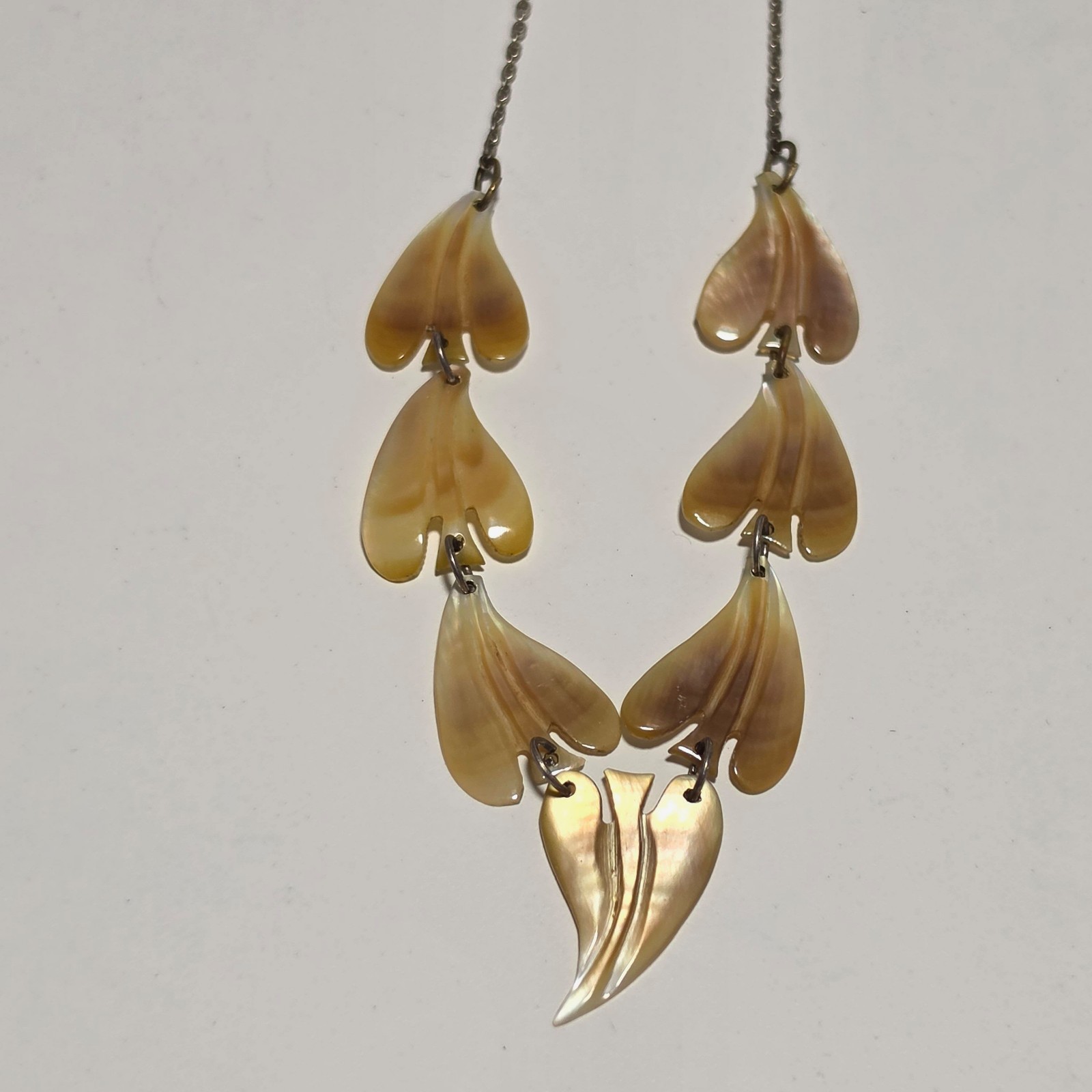 Vintage Brown & Beige Shell Leaf Pendant Necklace.b5 image 3