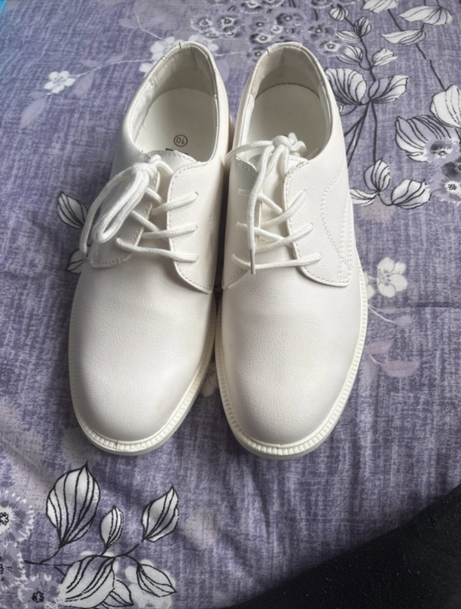 White Lace-Up Shoes Size 10 Unisex