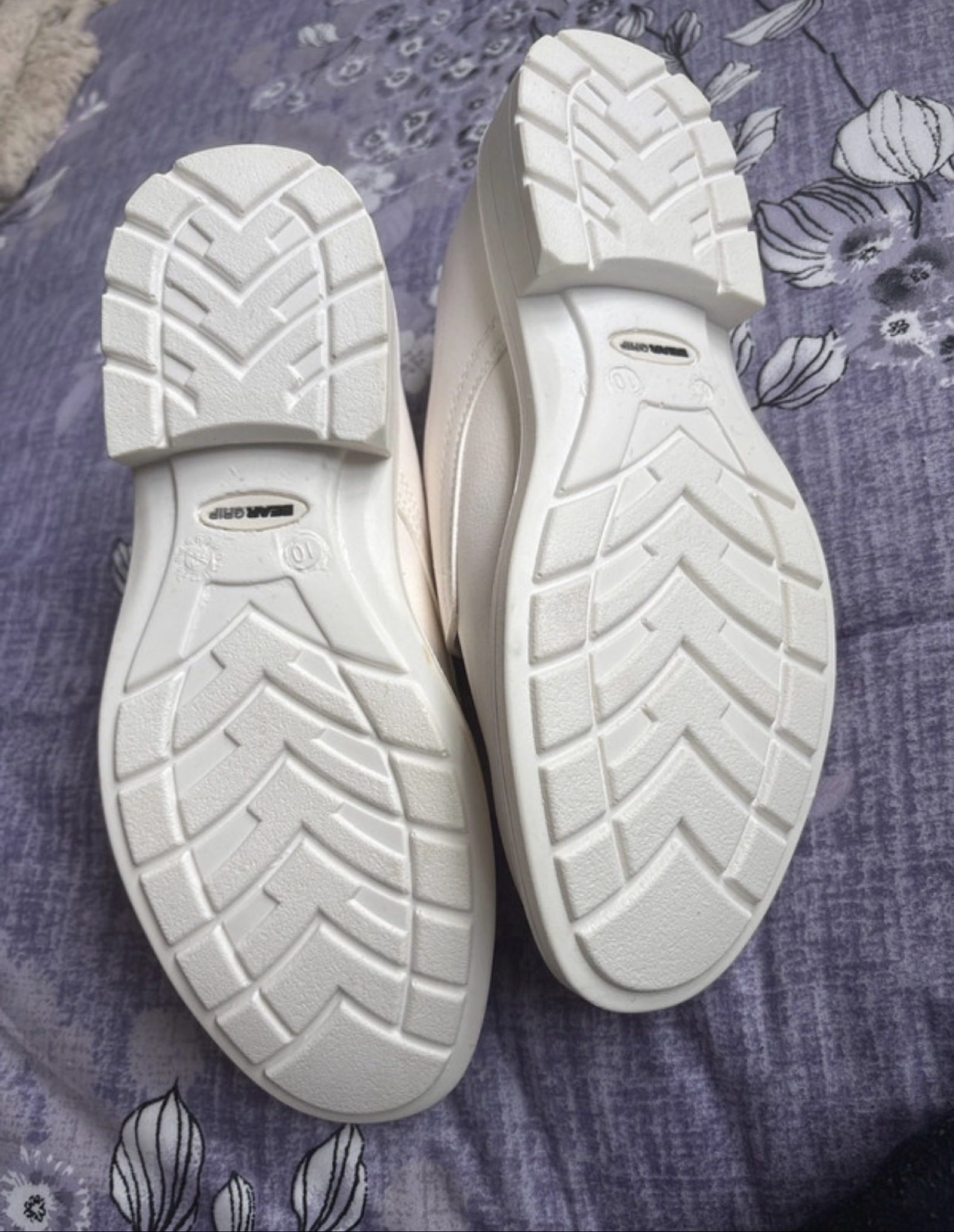 White Lace-Up Shoes Size 10 Unisex image 2
