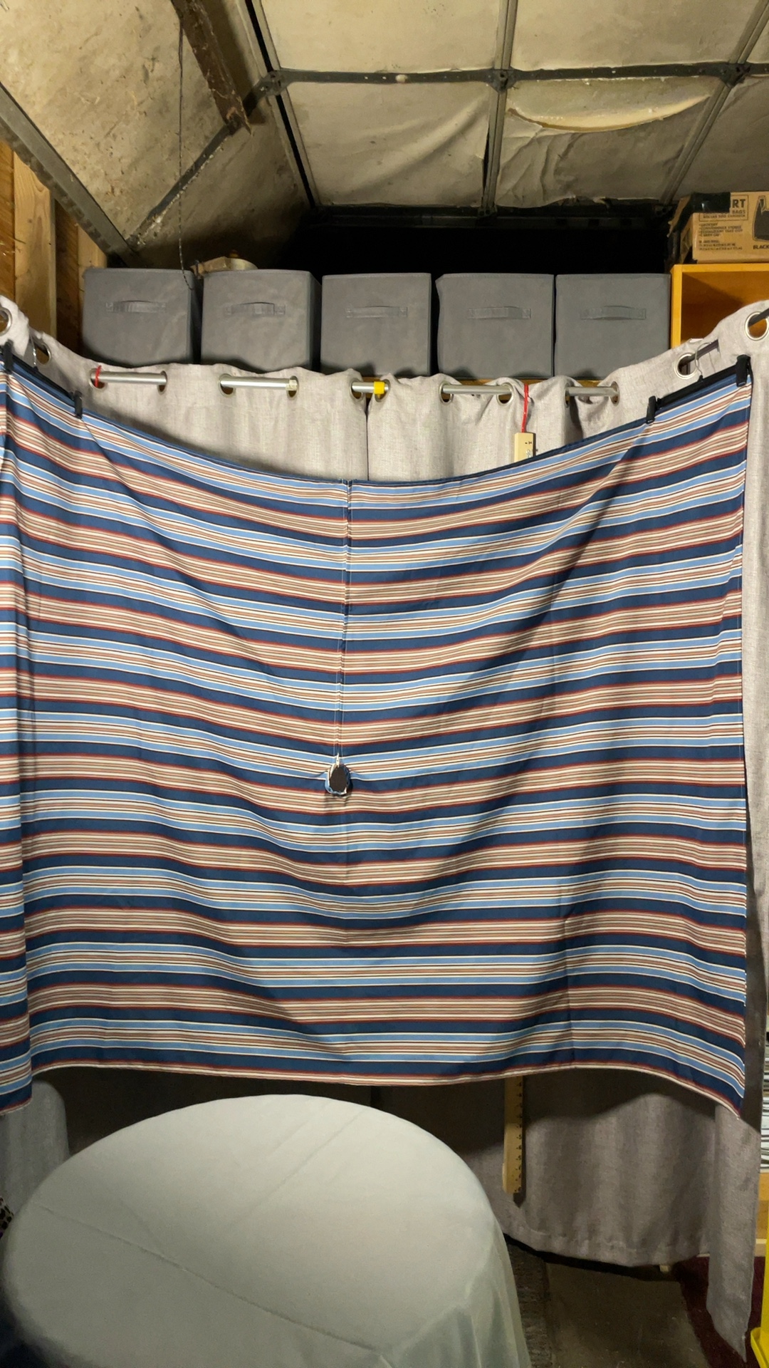 Waverly zippered outdoor umbrella tablecloth 58"x80" image 2
