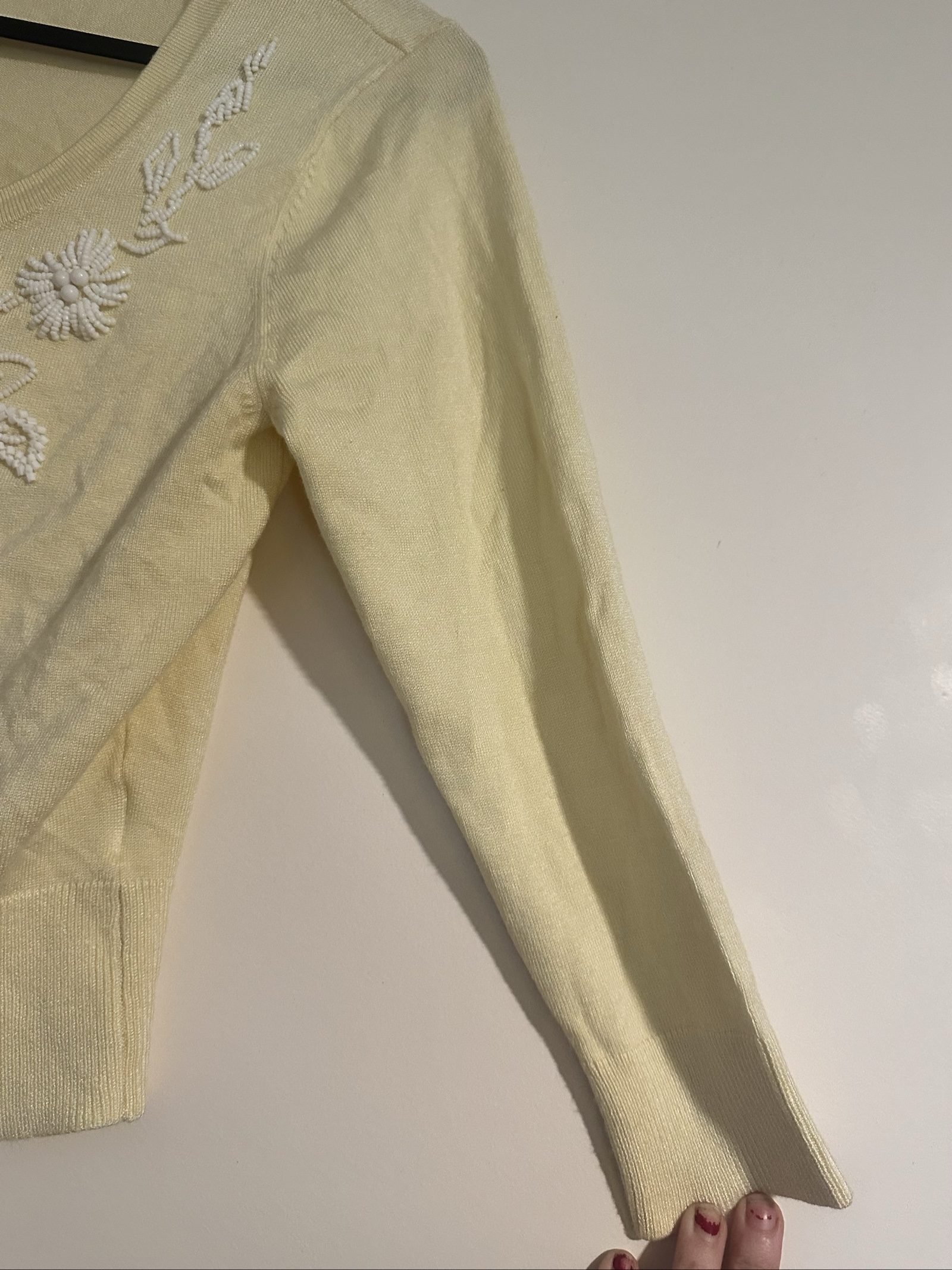 Review Cream Floral Beaded Knit Cardigan Size 6 image 4