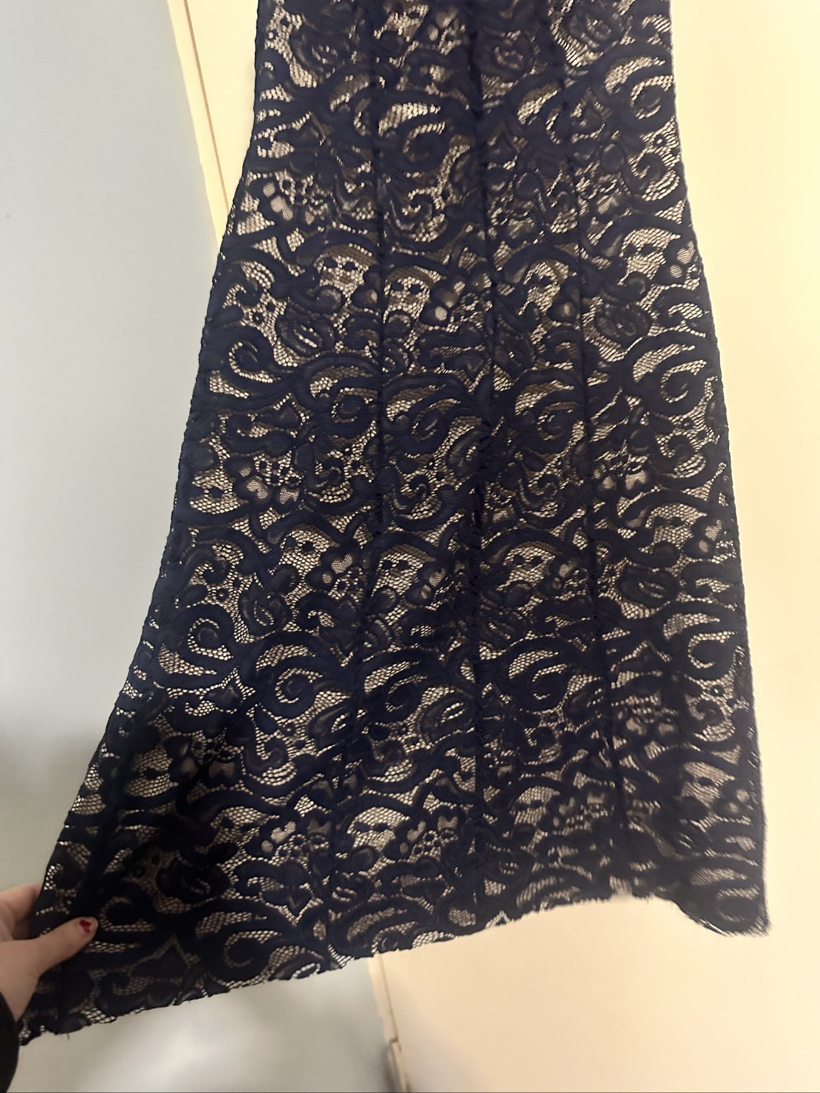 Review Navy Blue Lace Dress Size 6 Sleeveless image 2