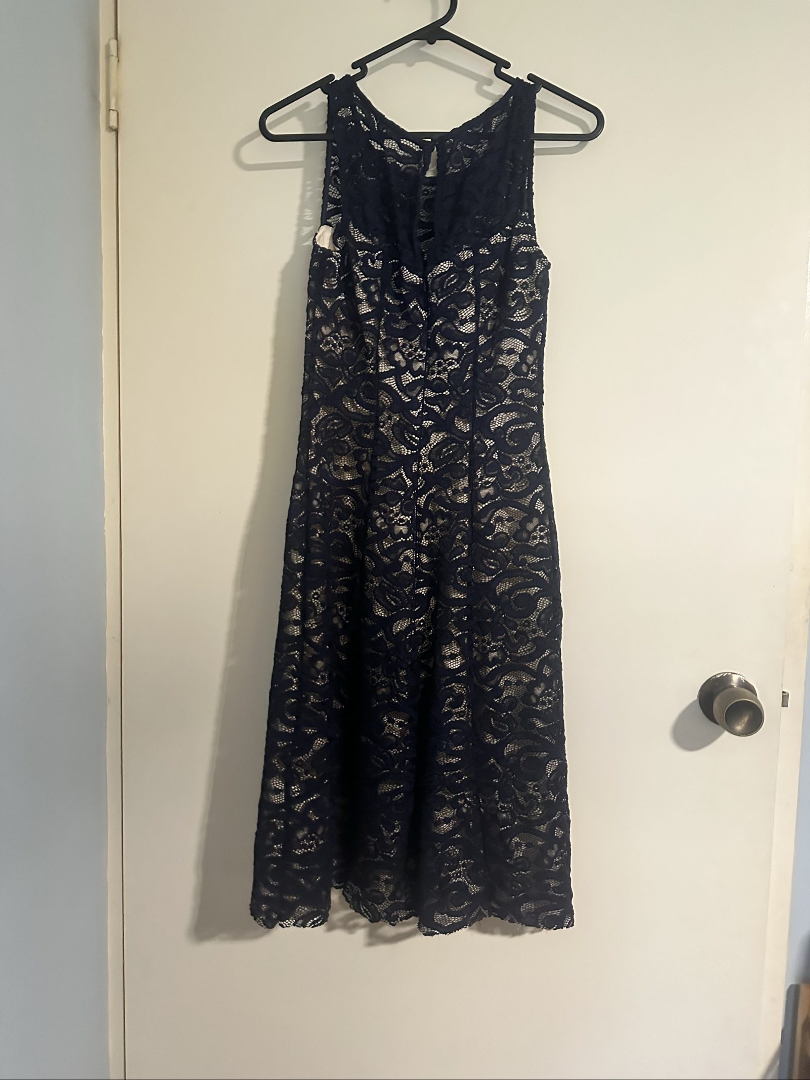 Review Navy Blue Lace Dress Size 6 Sleeveless image 3