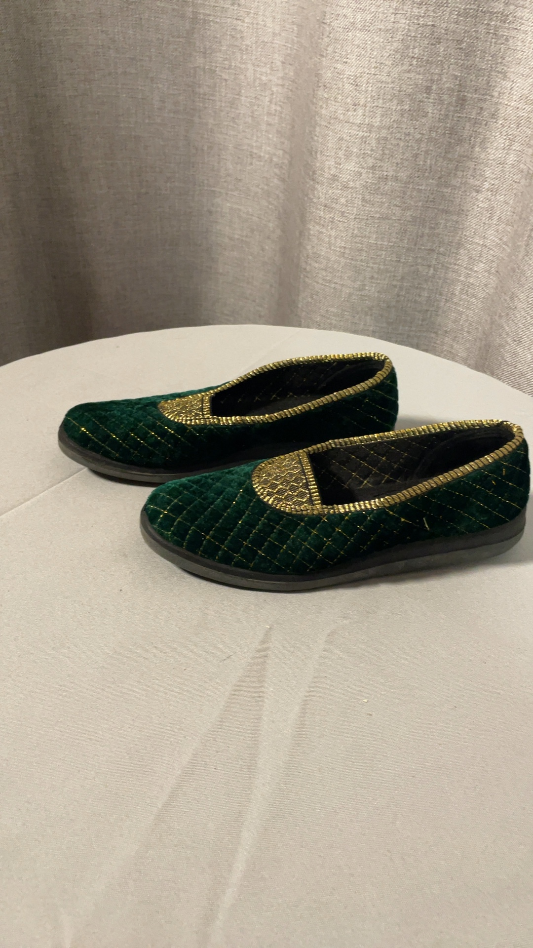 Vintage Foamtreads Green Velvet Quilted Slippers Women's Size 8 image 2