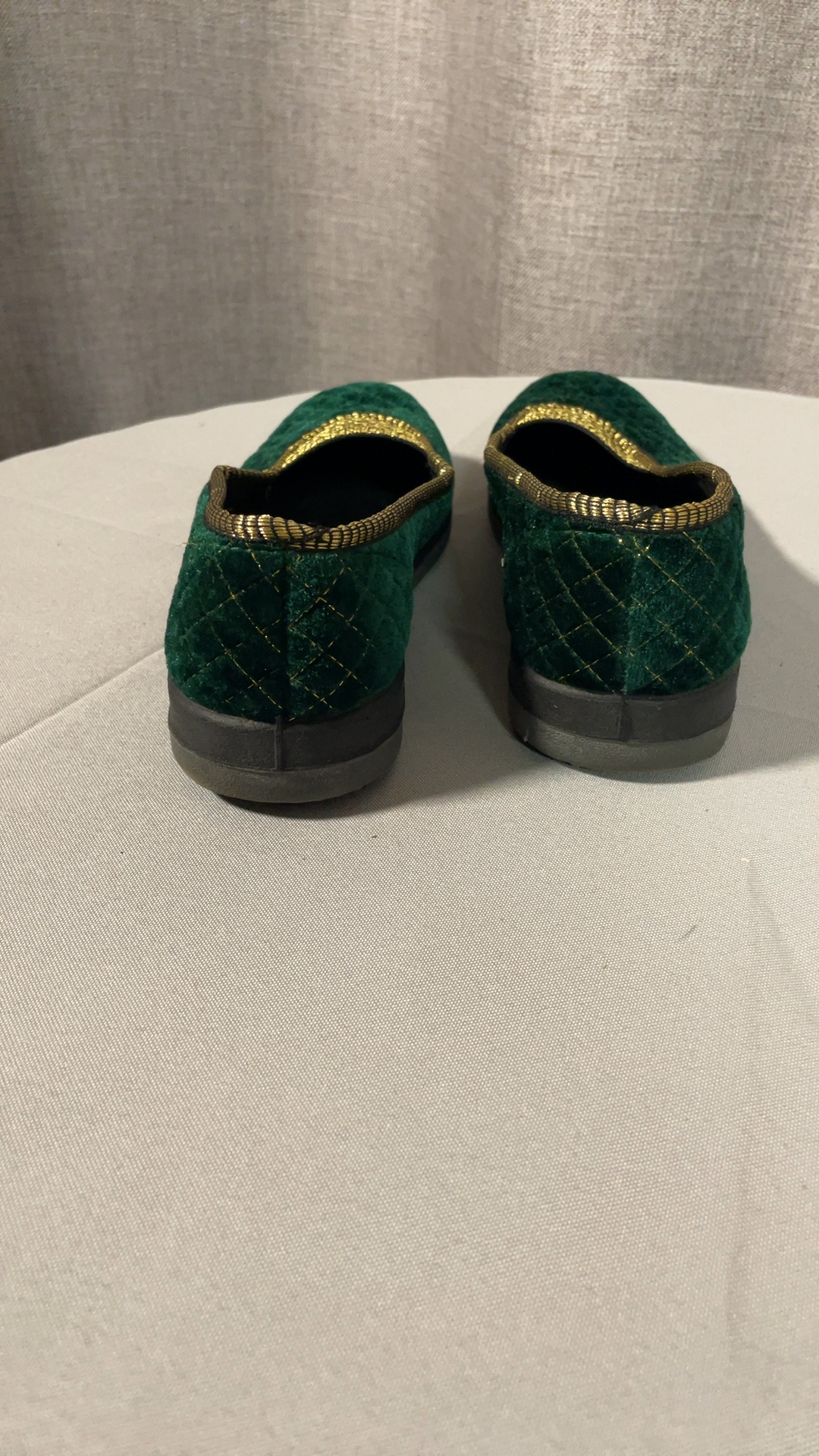Vintage Foamtreads Green Velvet Quilted Slippers Women's Size 8 image 3