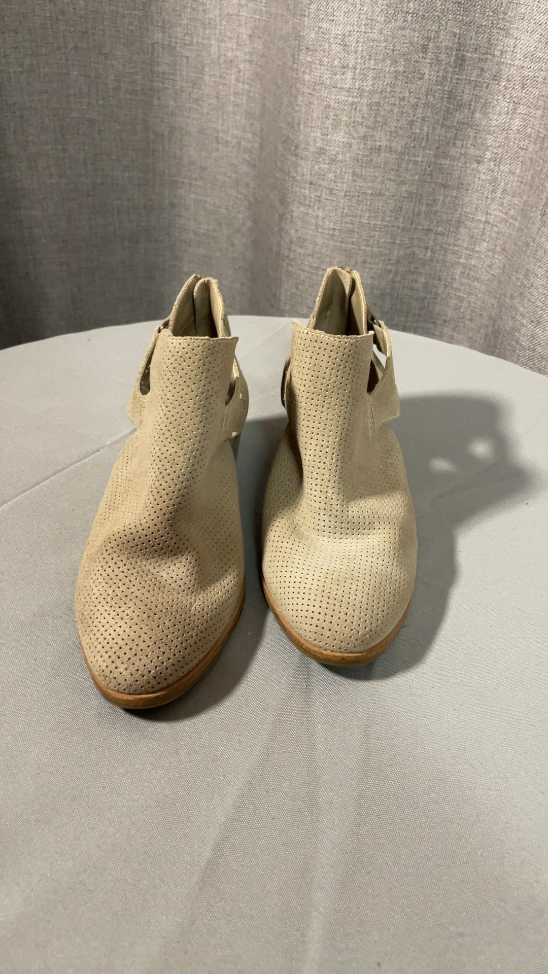 Dolce Vita Women's Beige Suede Cutout Ankle Booties Size 7