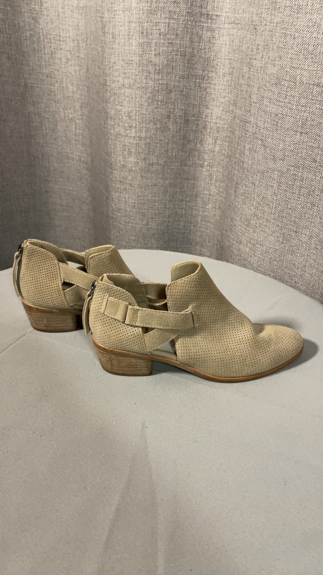 Dolce Vita Women's Beige Suede Cutout Ankle Booties Size 7 image 2