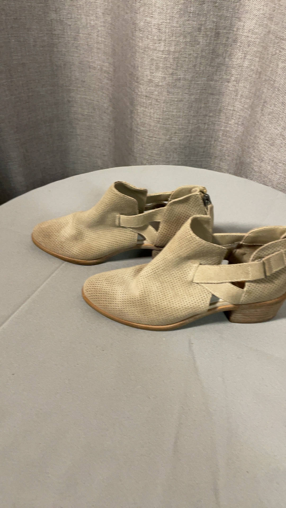 Dolce Vita Women's Beige Suede Cutout Ankle Booties Size 7 image 4