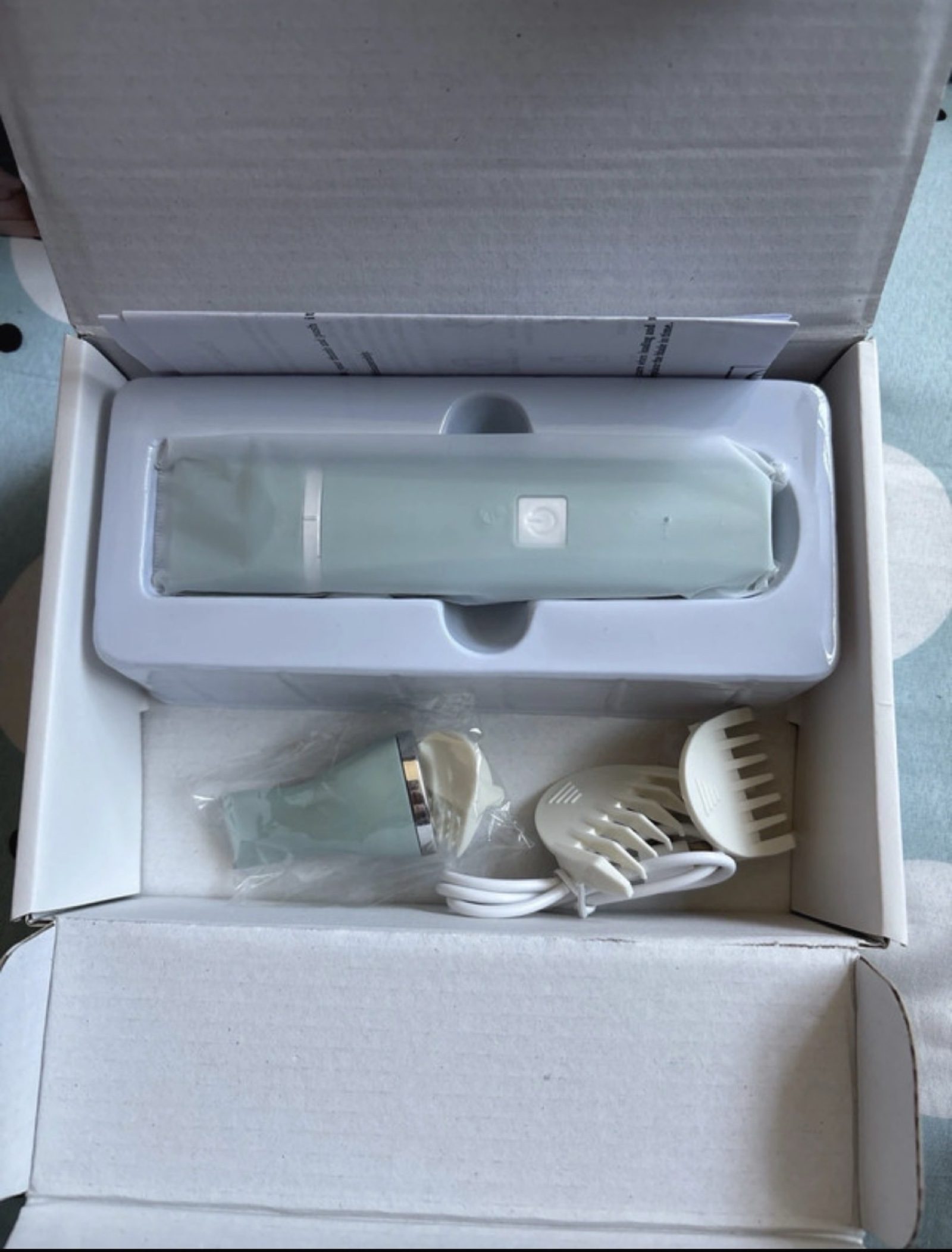 Electric Bikini Trimmer W T M Unisex White & Light Green