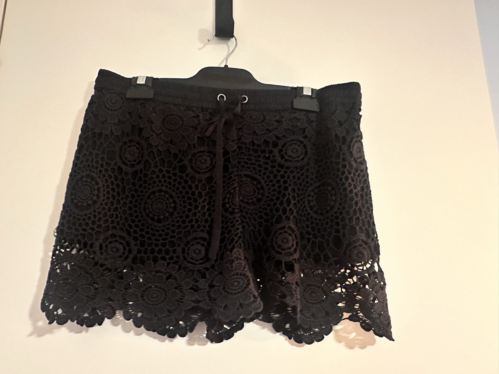 Seed Heritage Women's Black Floral Lace Shorts Medium